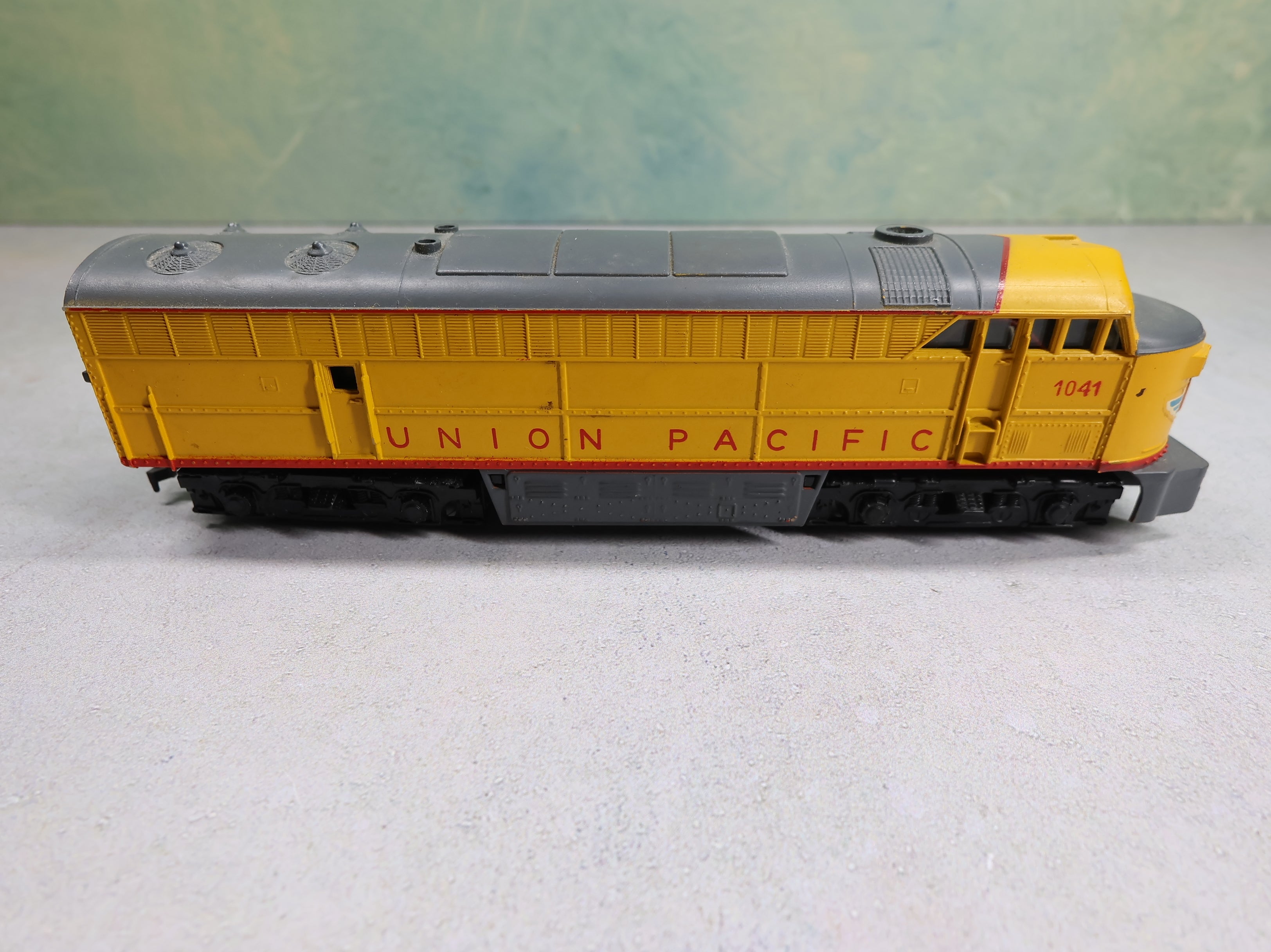 USED AHM HO Scale C-Liner Diesel Locomotive Union Pacific #1041 DC