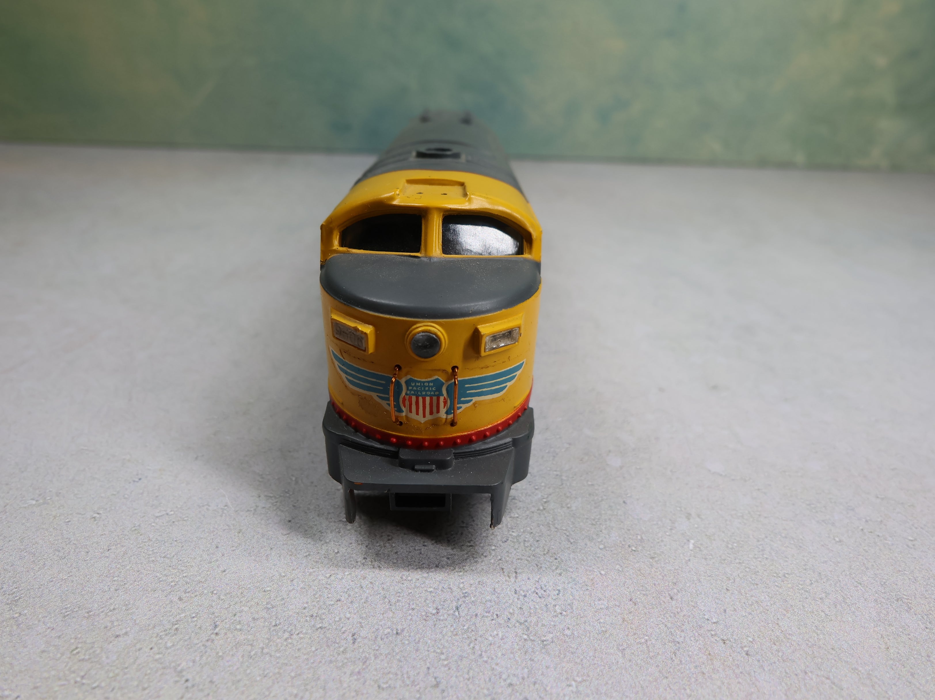 USED AHM HO Scale C-Liner Diesel Locomotive Union Pacific #1041 DC