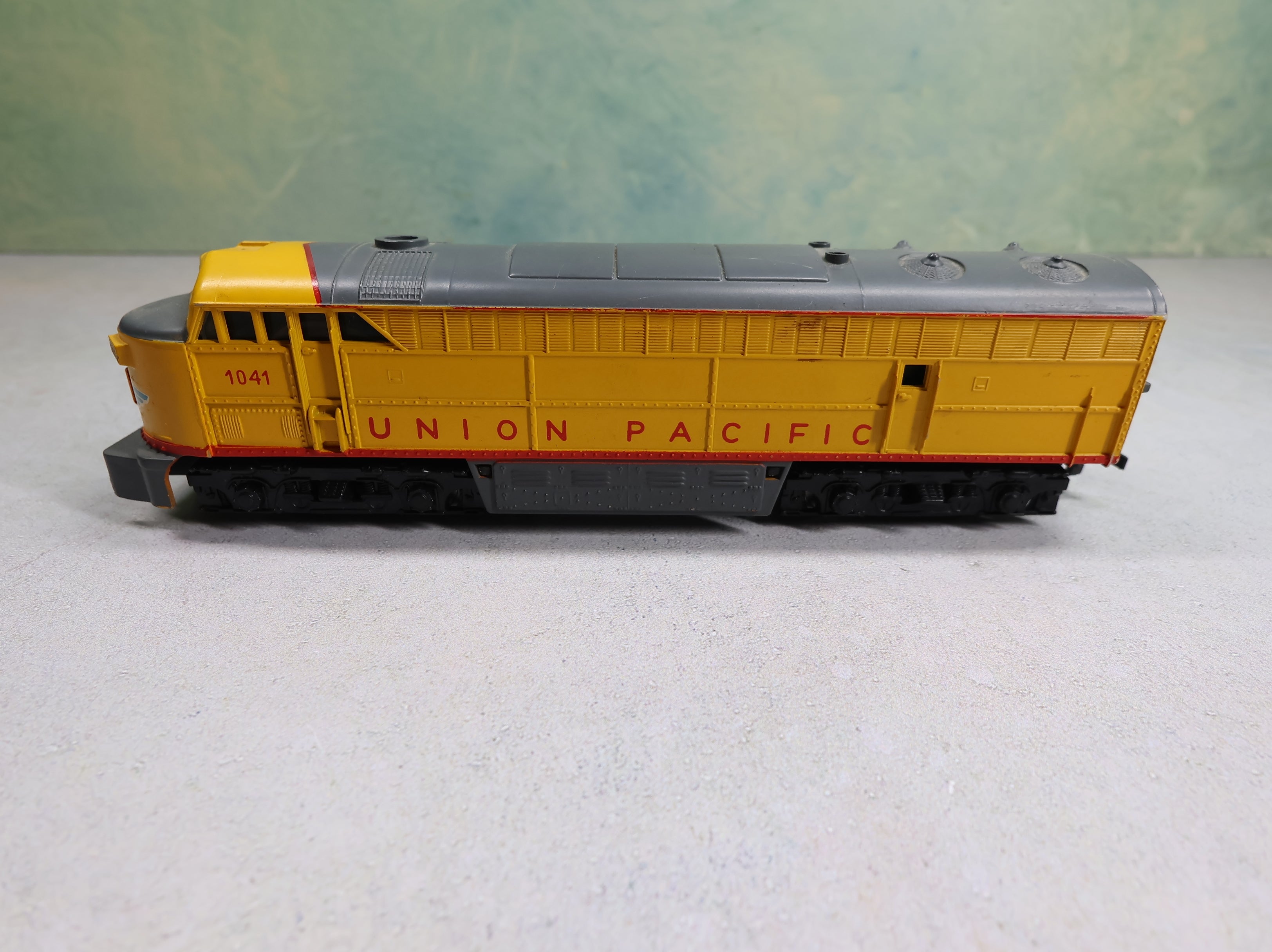 USED AHM HO Scale C-Liner Diesel Locomotive Union Pacific #1041 DC