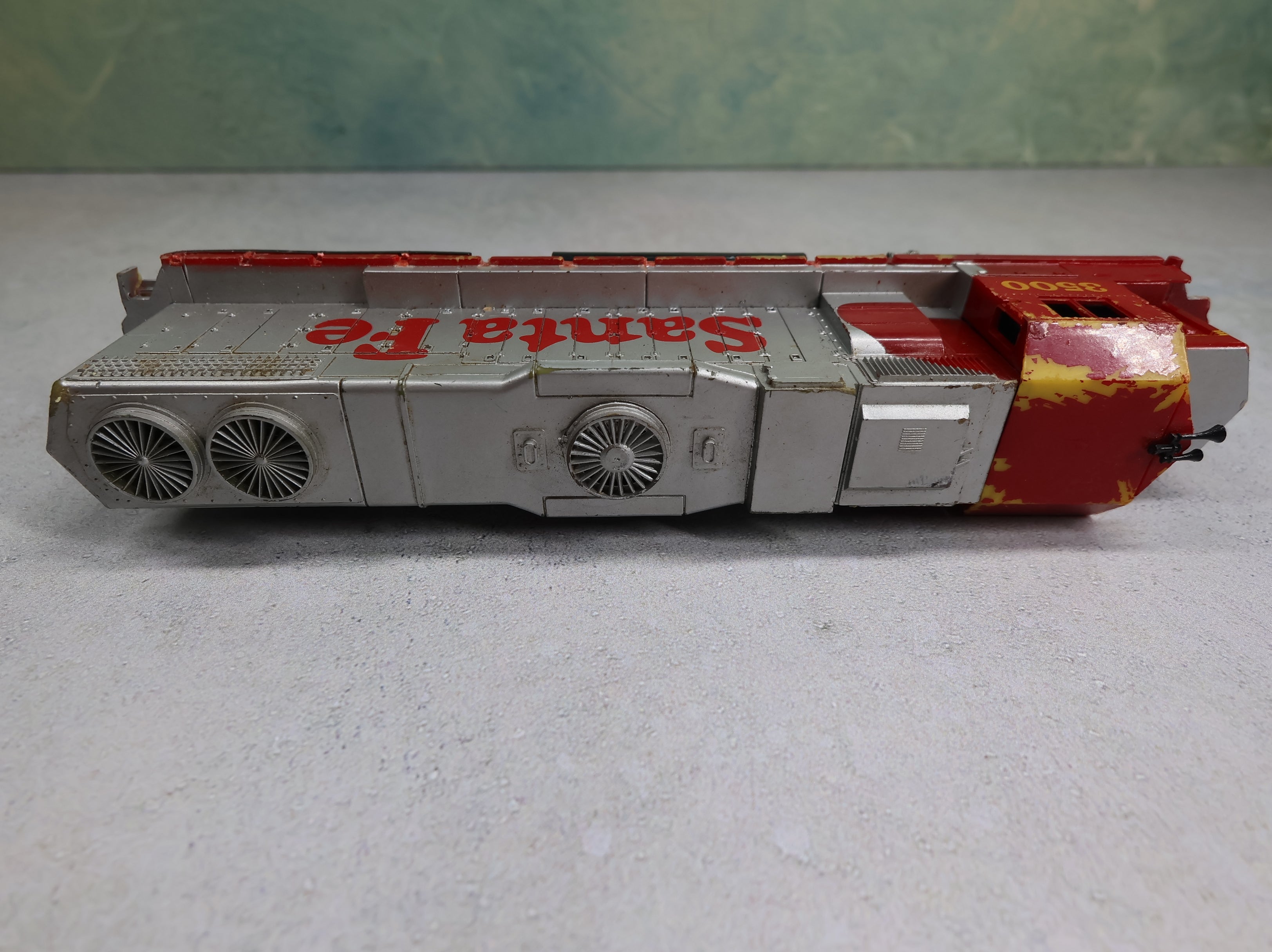 USED Life-Like HO Scale GP38 Diesel Locomotive Santa Fe #3500 DC