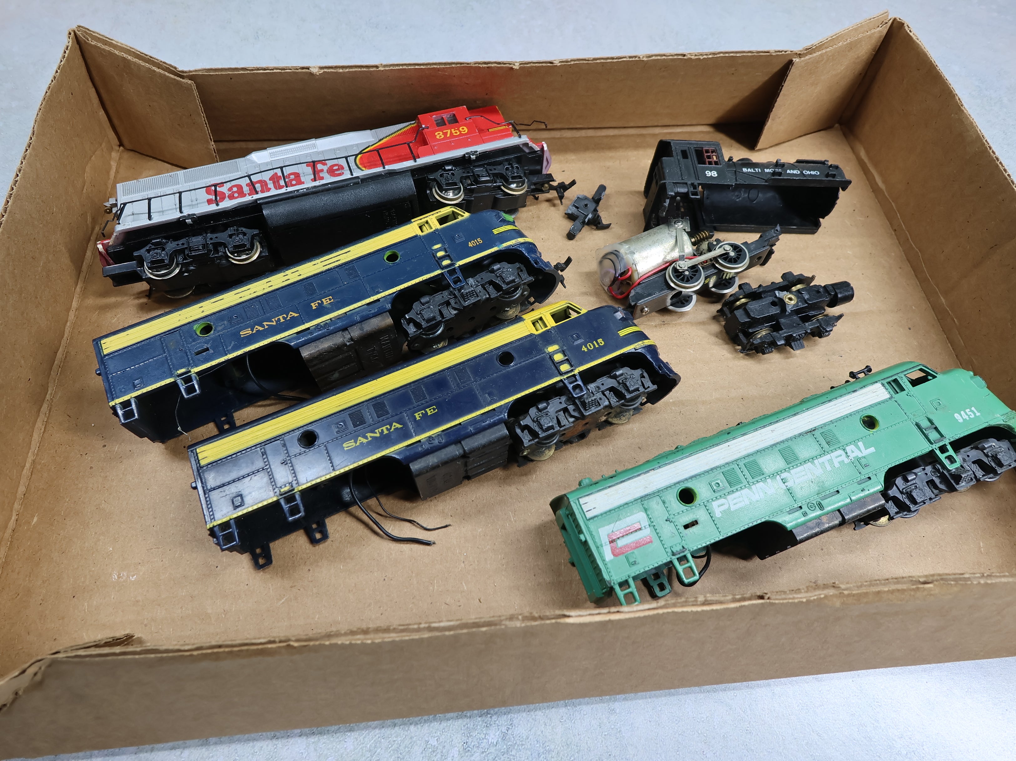 USED HO Scale Lot of Parts & Repair Locomotives (5 pcs)