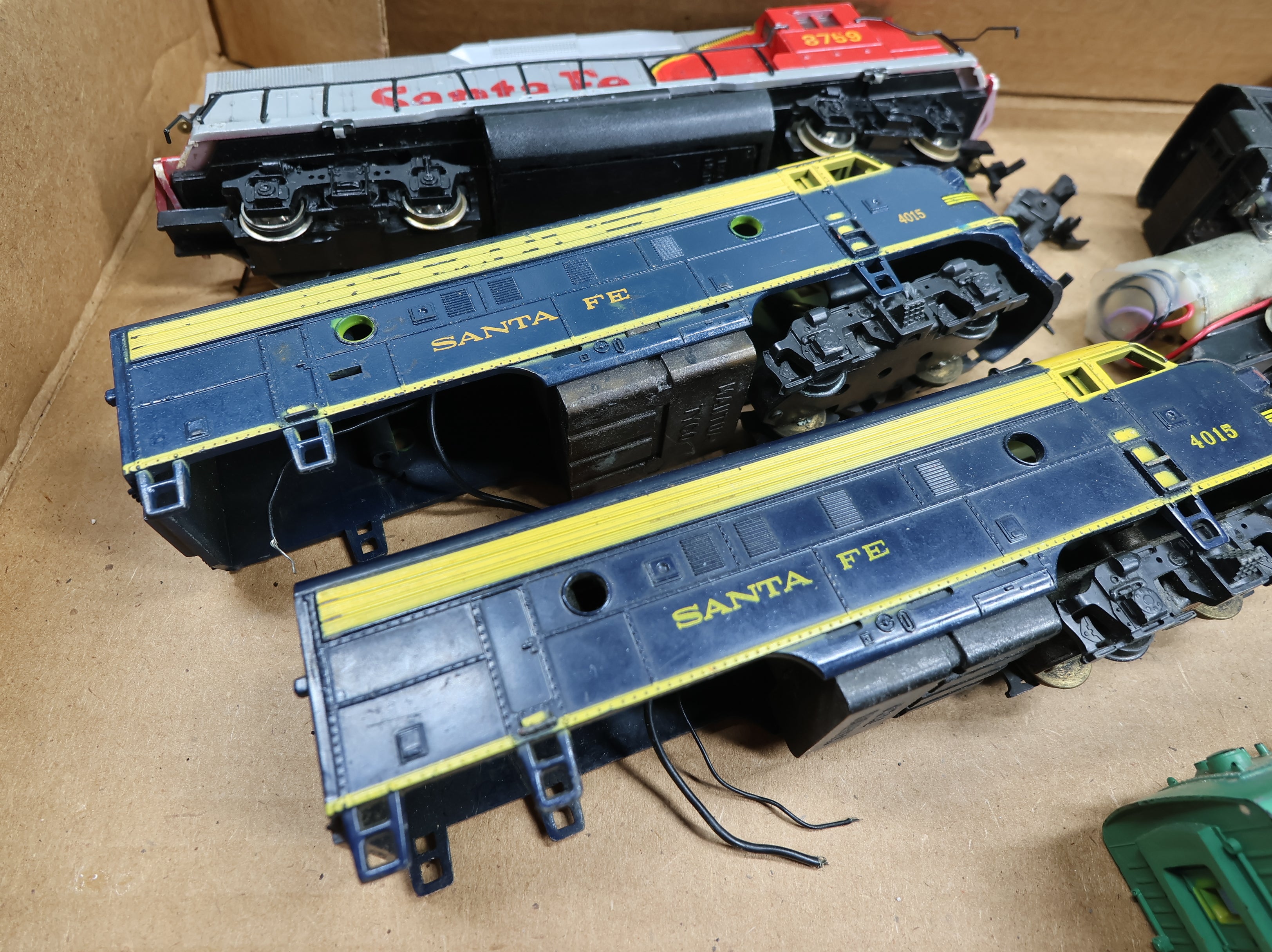 USED HO Scale Lot of Parts & Repair Locomotives (5 pcs)