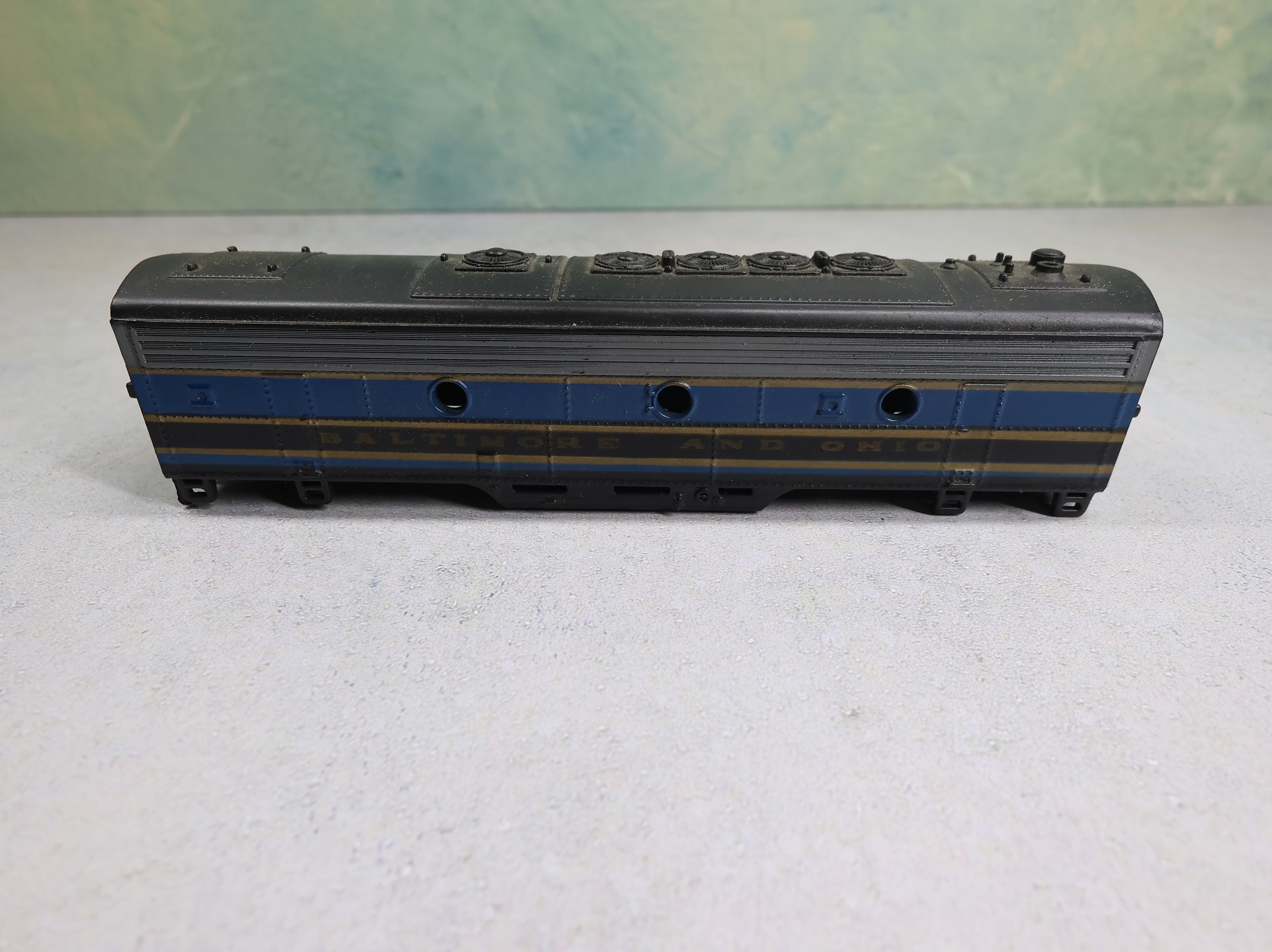 USED Athearn HO Scale B Unit Locomotive Baltimore and Ohio Shell Only