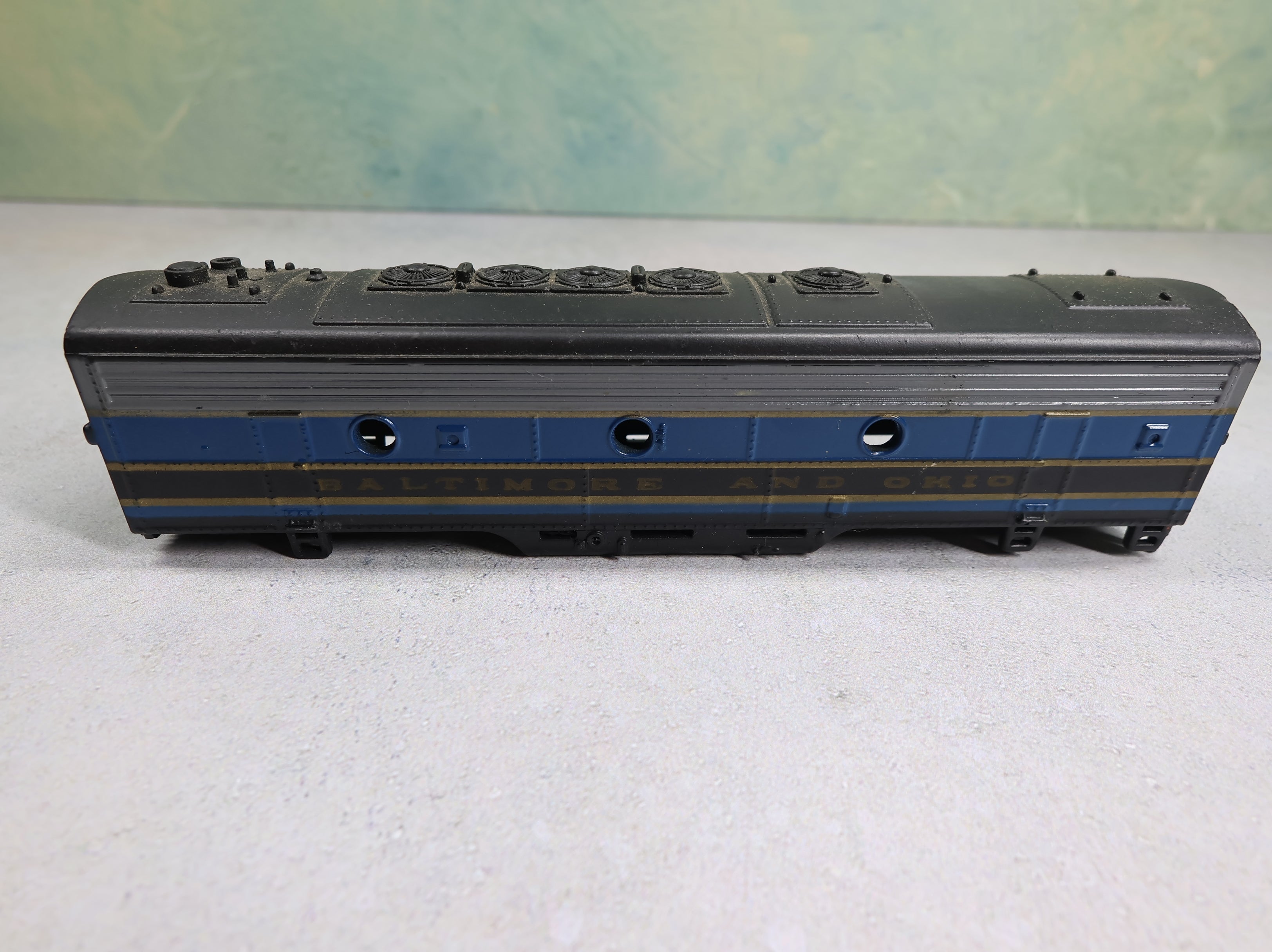 USED Athearn HO Scale B Unit Locomotive Baltimore and Ohio Shell Only