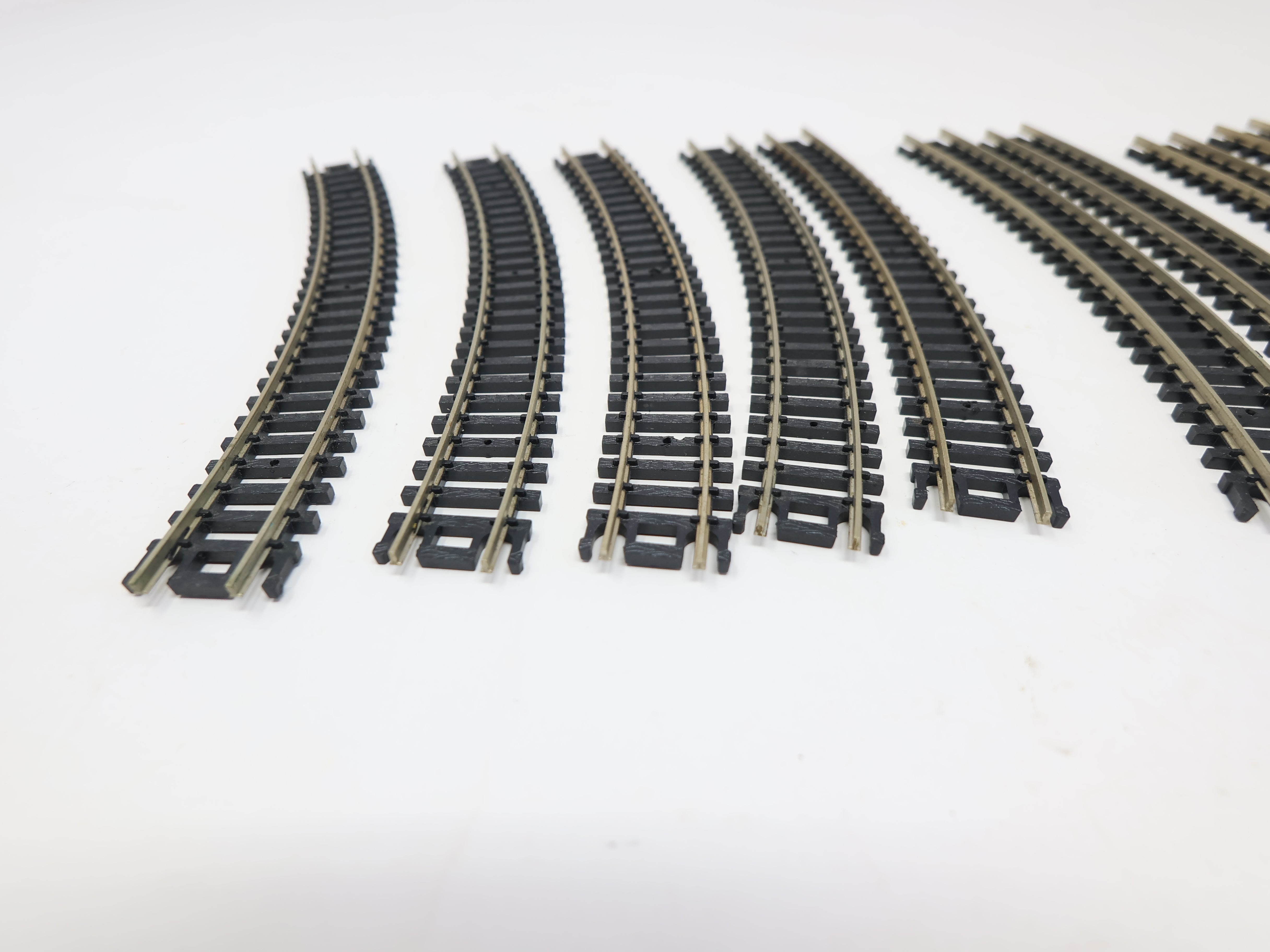 USED Atlas N Scale, Lot of 10 9.75″ Radius Curved Track