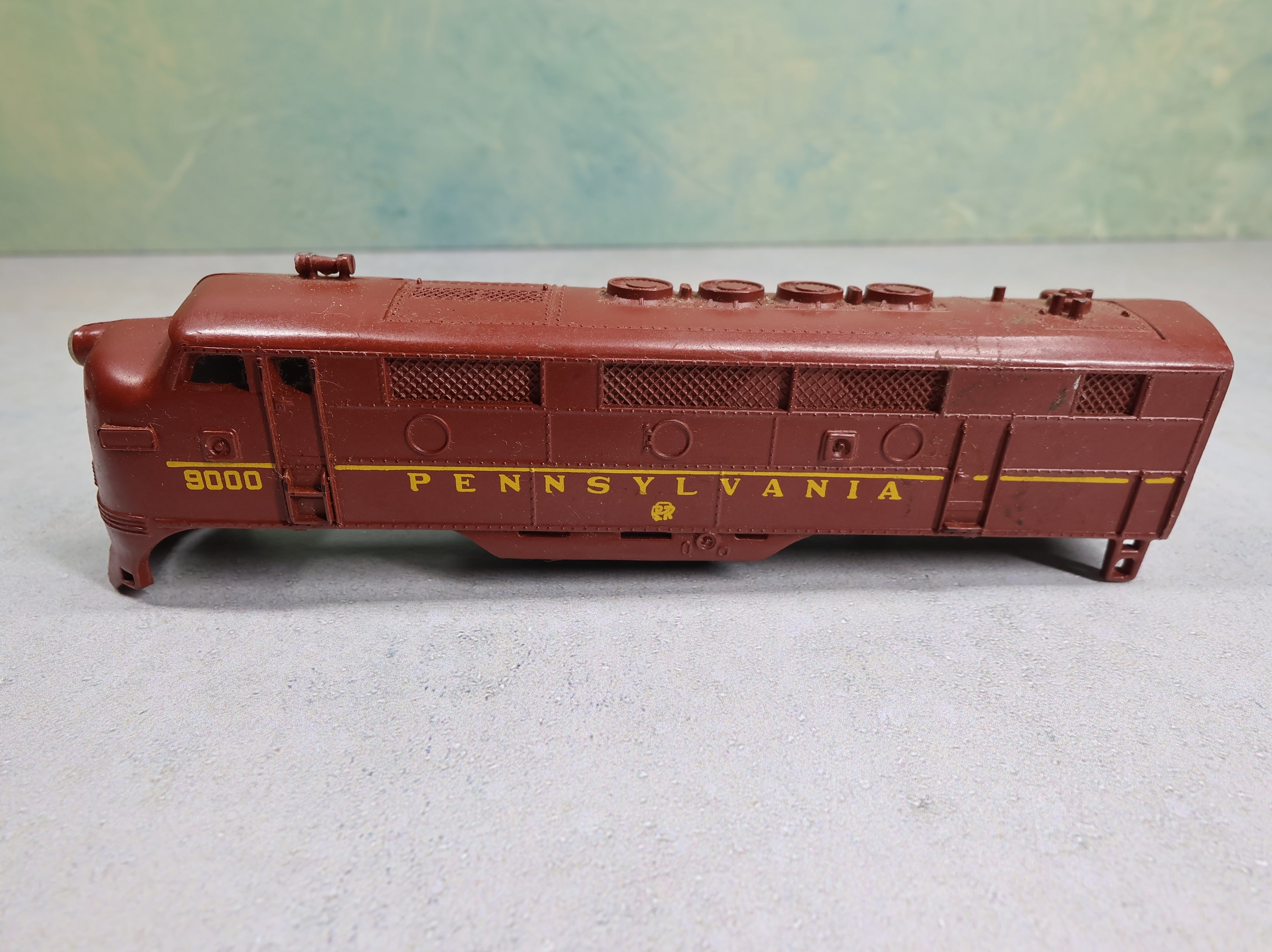 USED Varney HO Scale F3A Diesel Locomotive Pennsylvania #9000 Shell Only