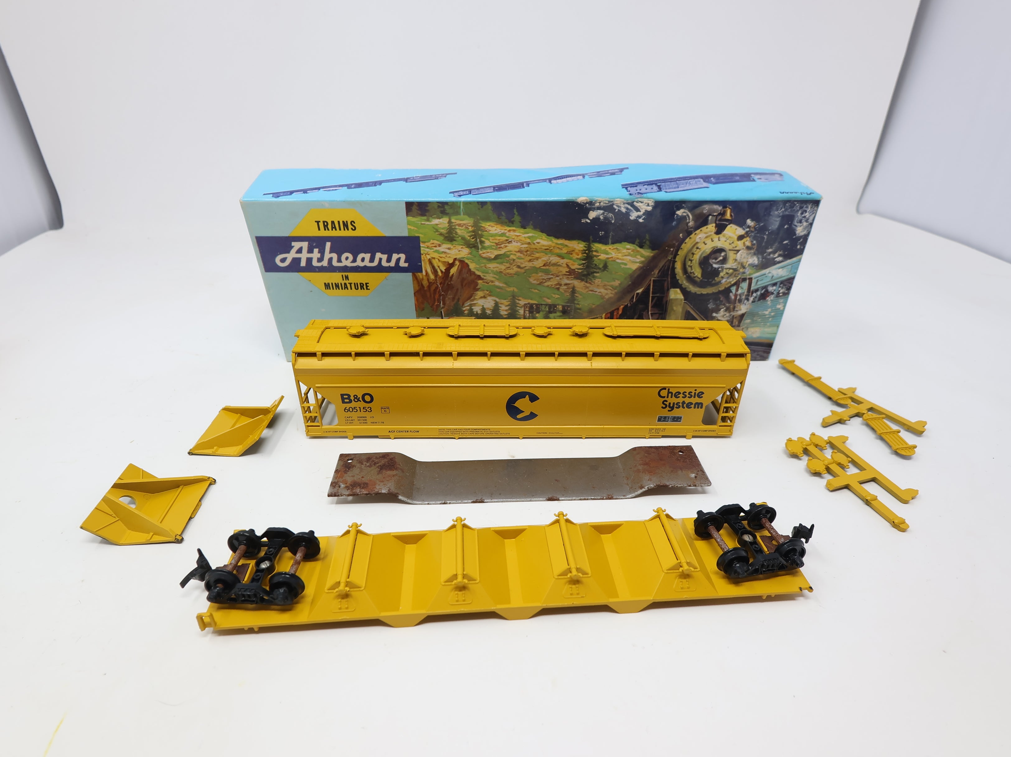 USED Athearn HO Scale ACF Covered Hopper Chessie System B&O #605153 KIT