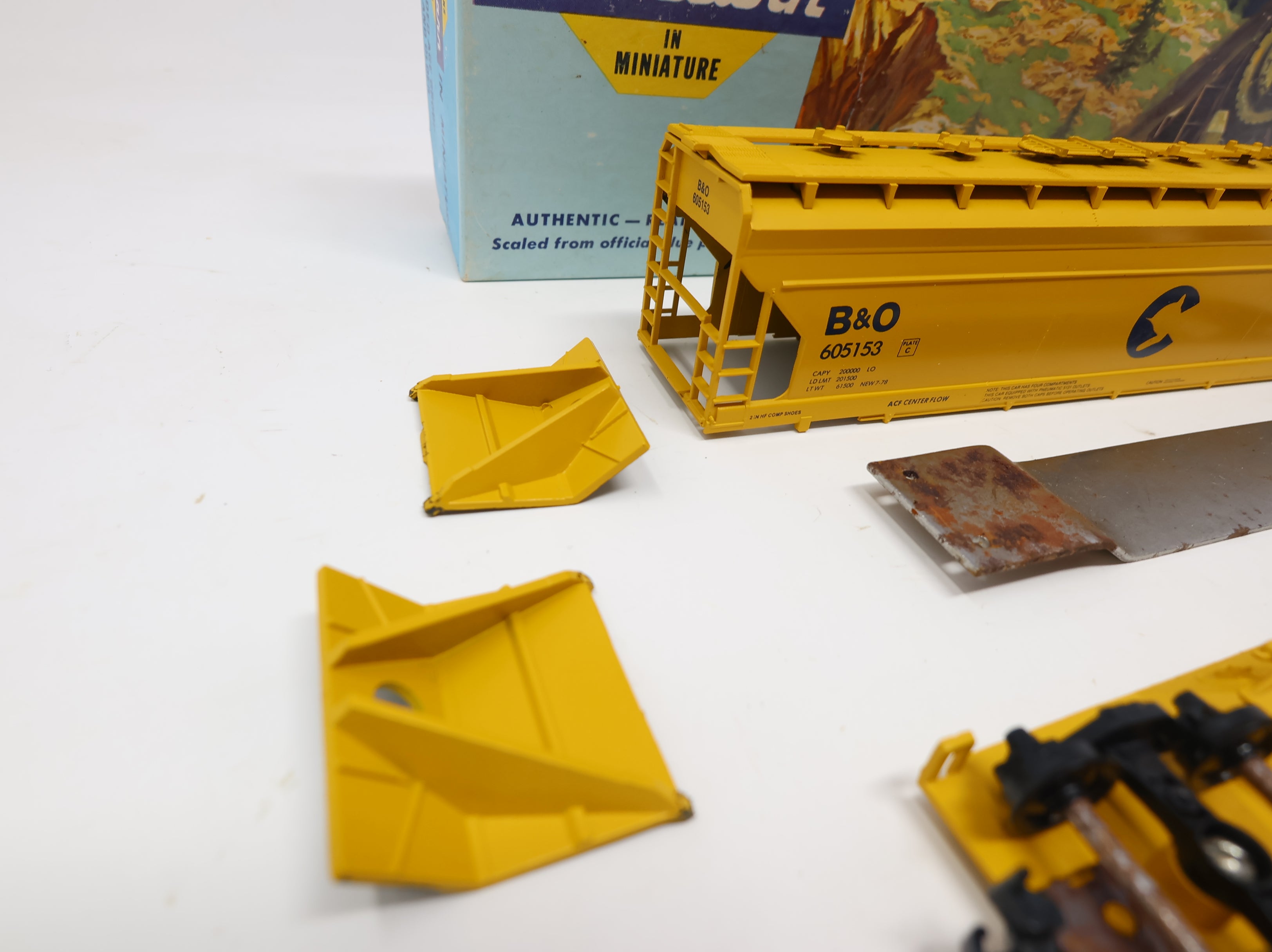 USED Athearn HO Scale ACF Covered Hopper Chessie System B&O #605153 KIT