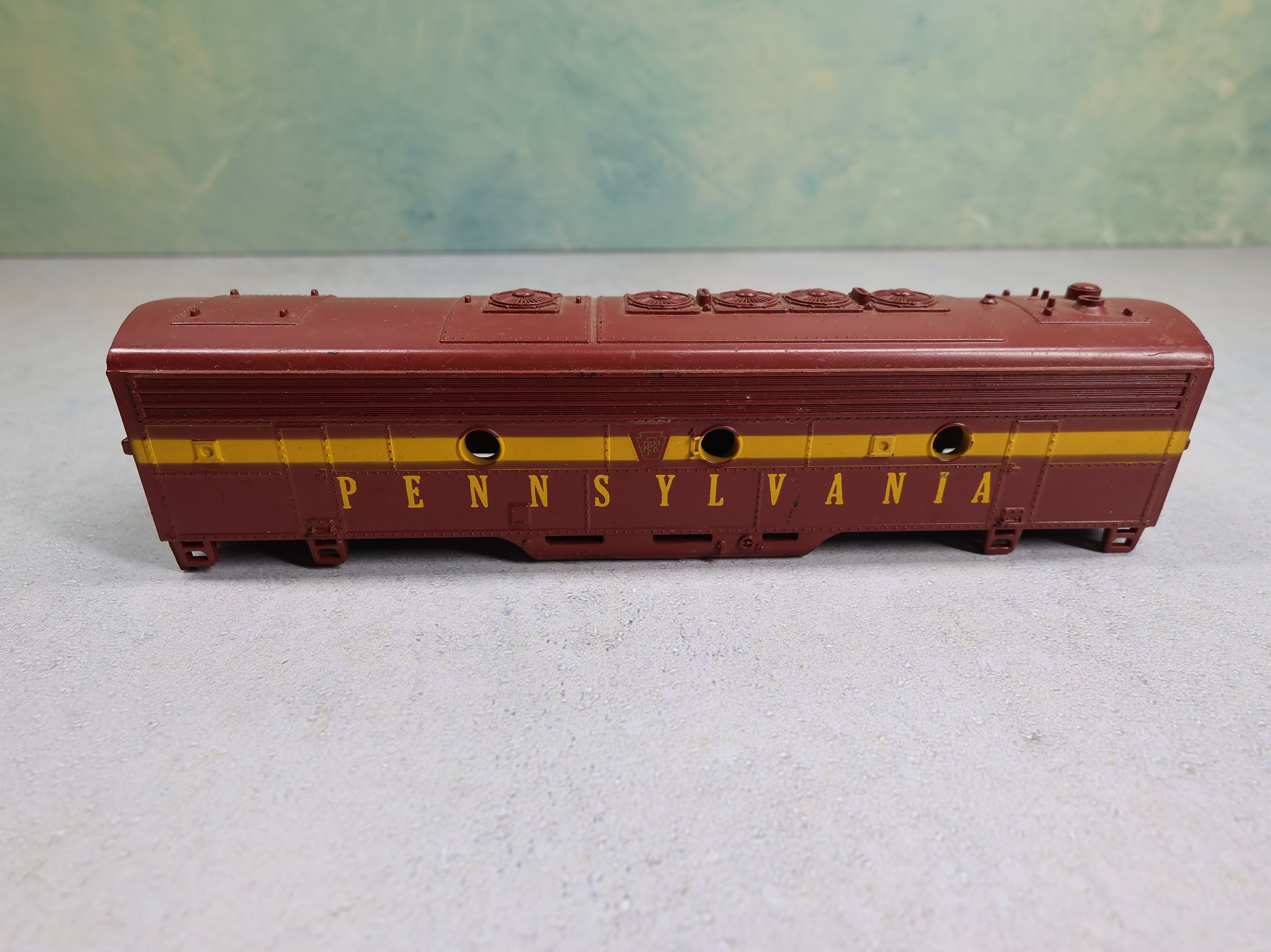 USED HO Scale B Unit Locomotive Pennsylvania Shell Only