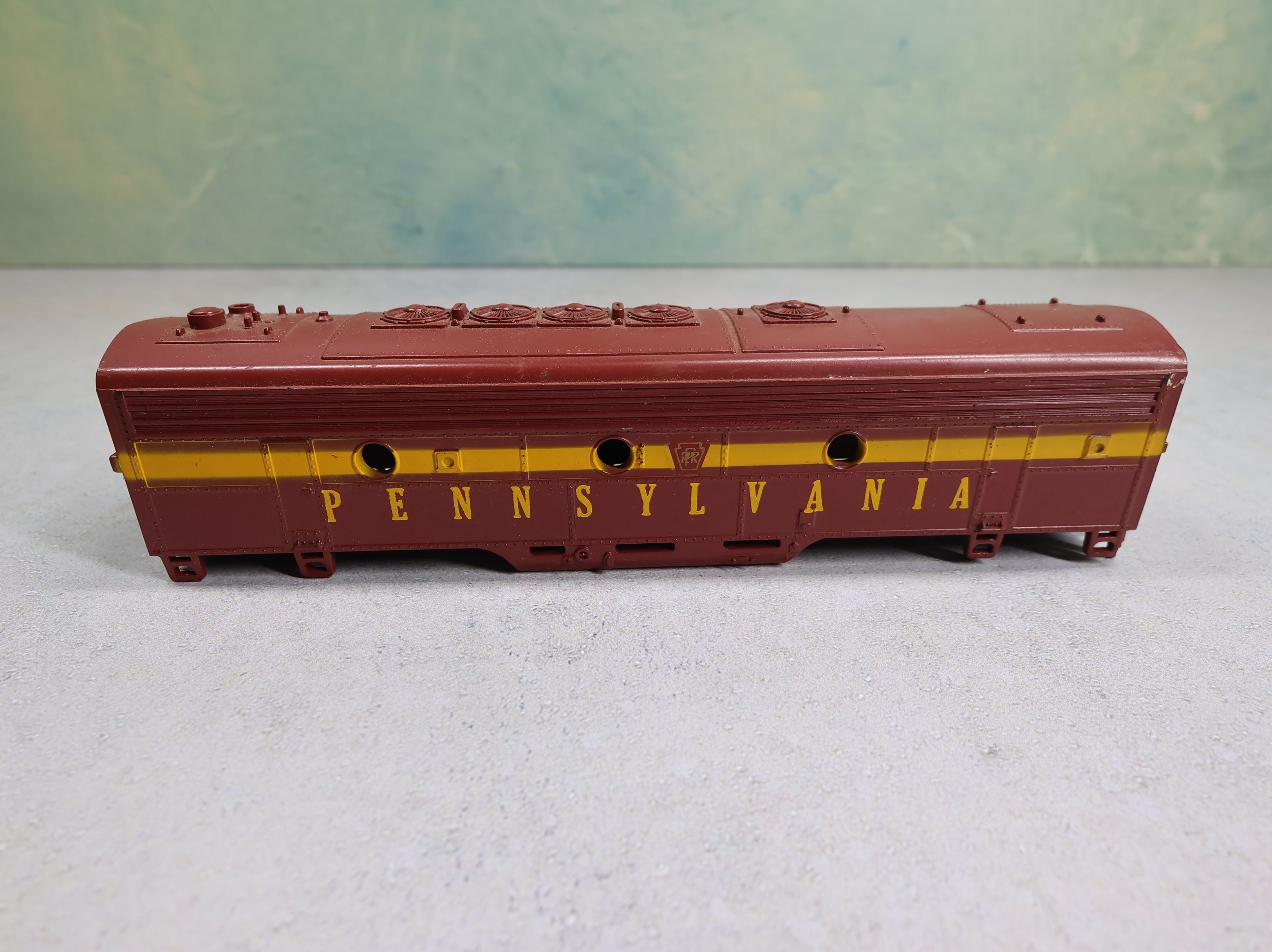 USED HO Scale B Unit Locomotive Pennsylvania Shell Only