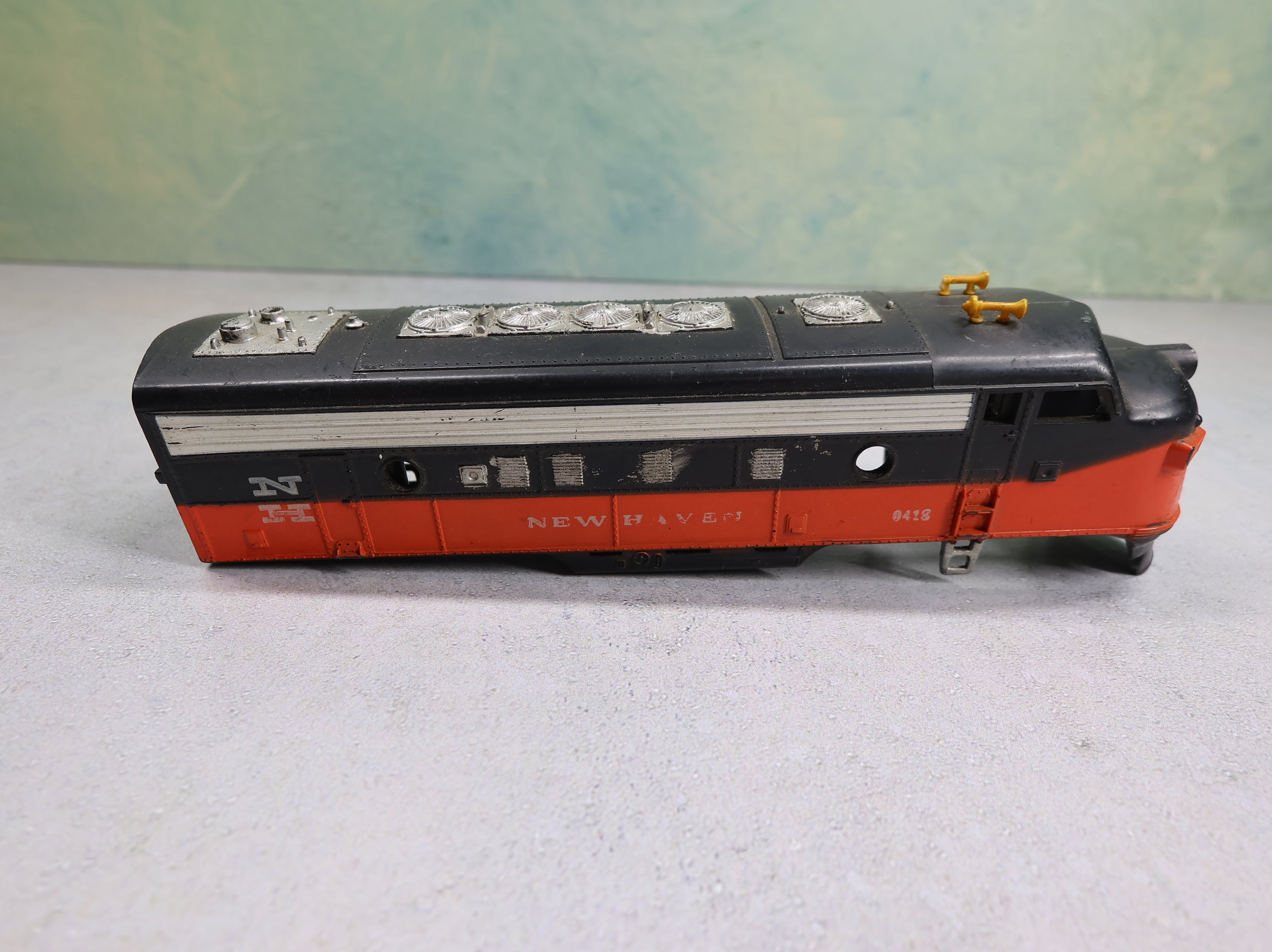 USED Tyco HO Scale F9A Diesel Locomotive New Haven #0418 Shell Only