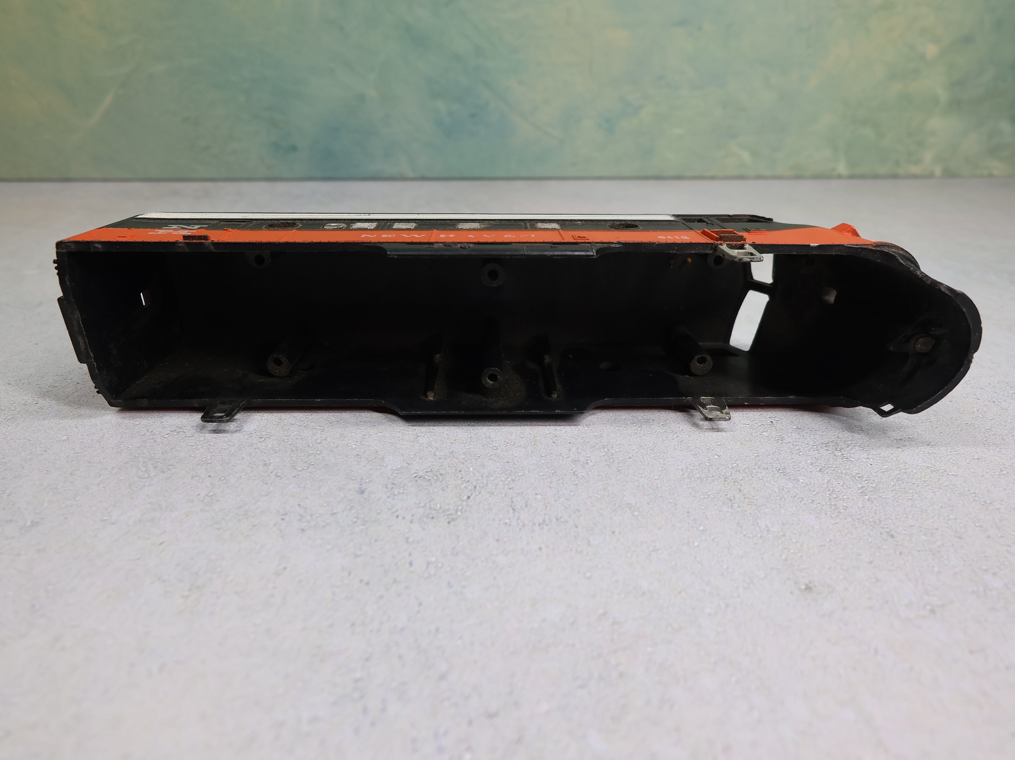 USED Tyco HO Scale F9A Diesel Locomotive New Haven #0418 Shell Only