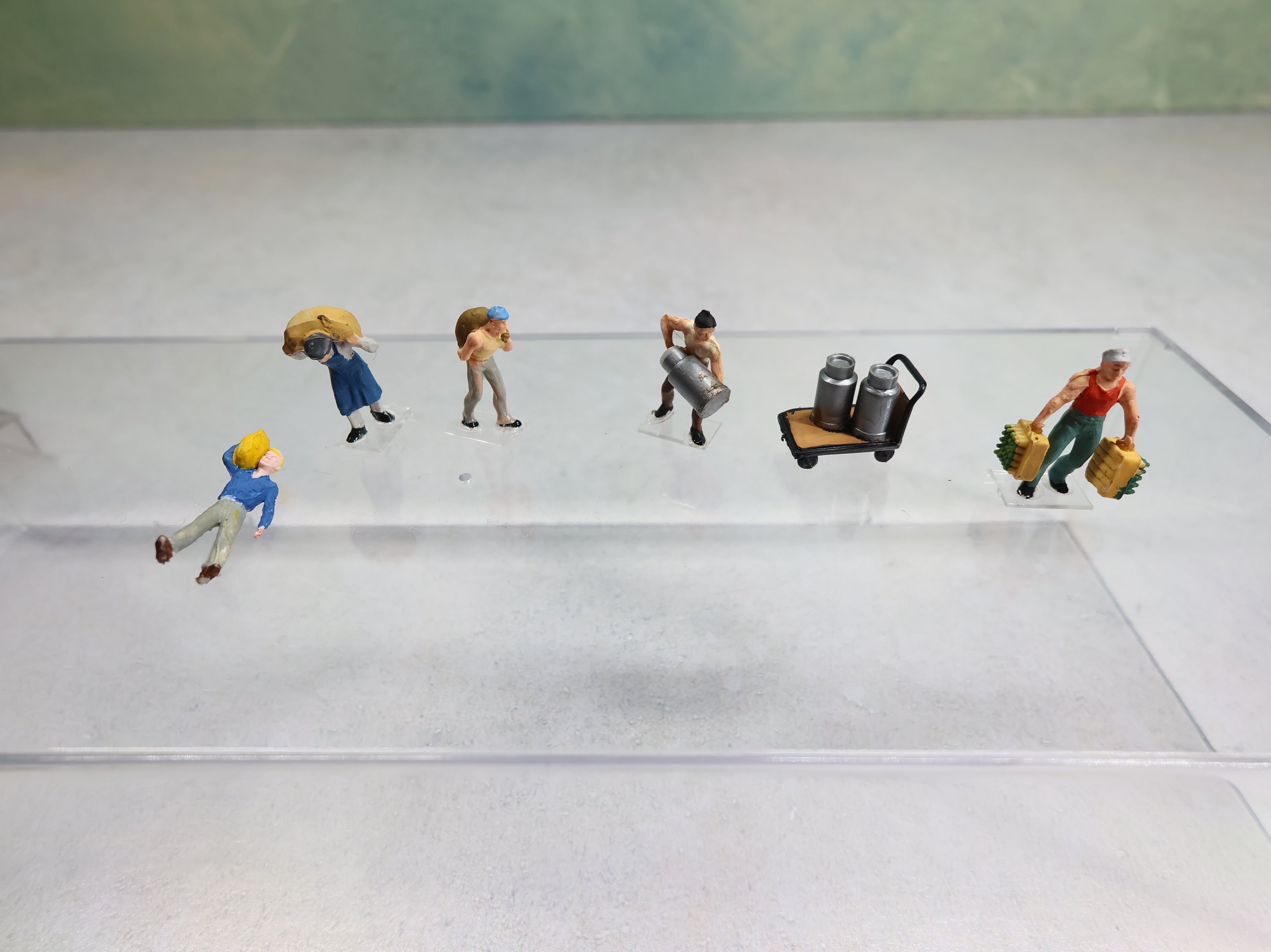 USED Preiser 275 HO Scale Worker Figures (6 pcs)