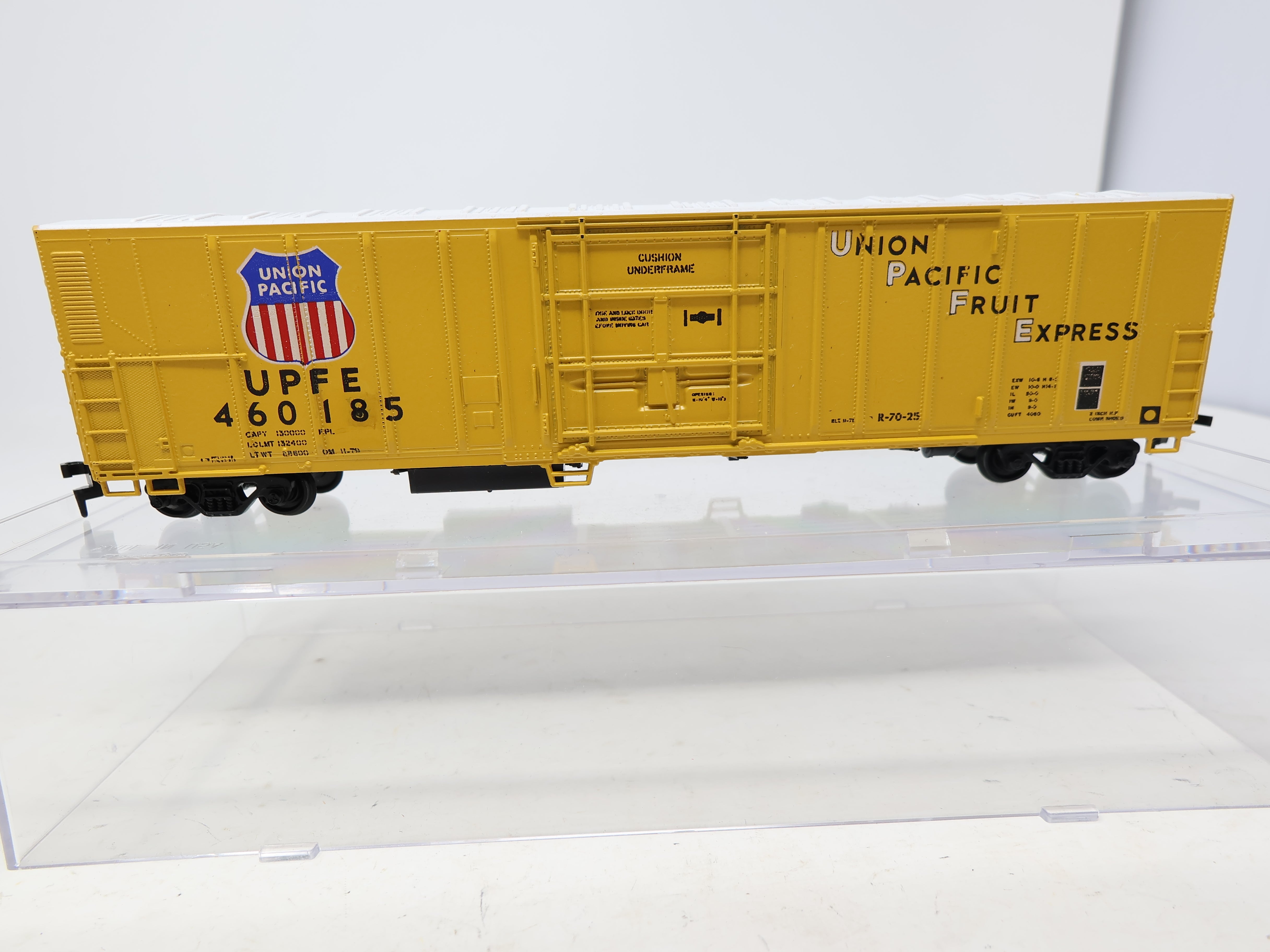 USED Athearn 5467 HO Scale, 57' Mechanical Reefer Box Car, Union Pacific UPFE #460185