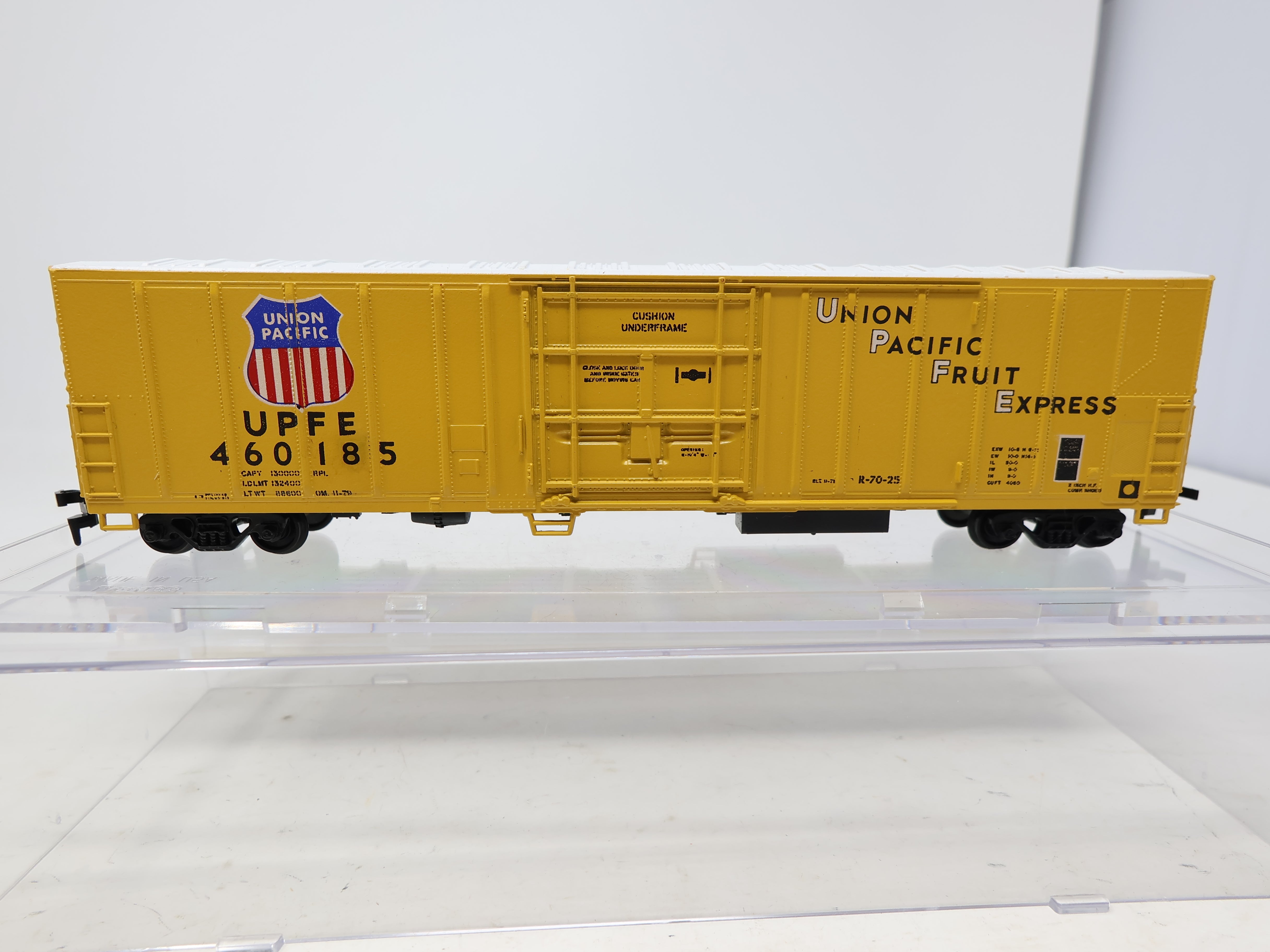 USED Athearn 5467 HO Scale, 57' Mechanical Reefer Box Car, Union Pacific UPFE #460185