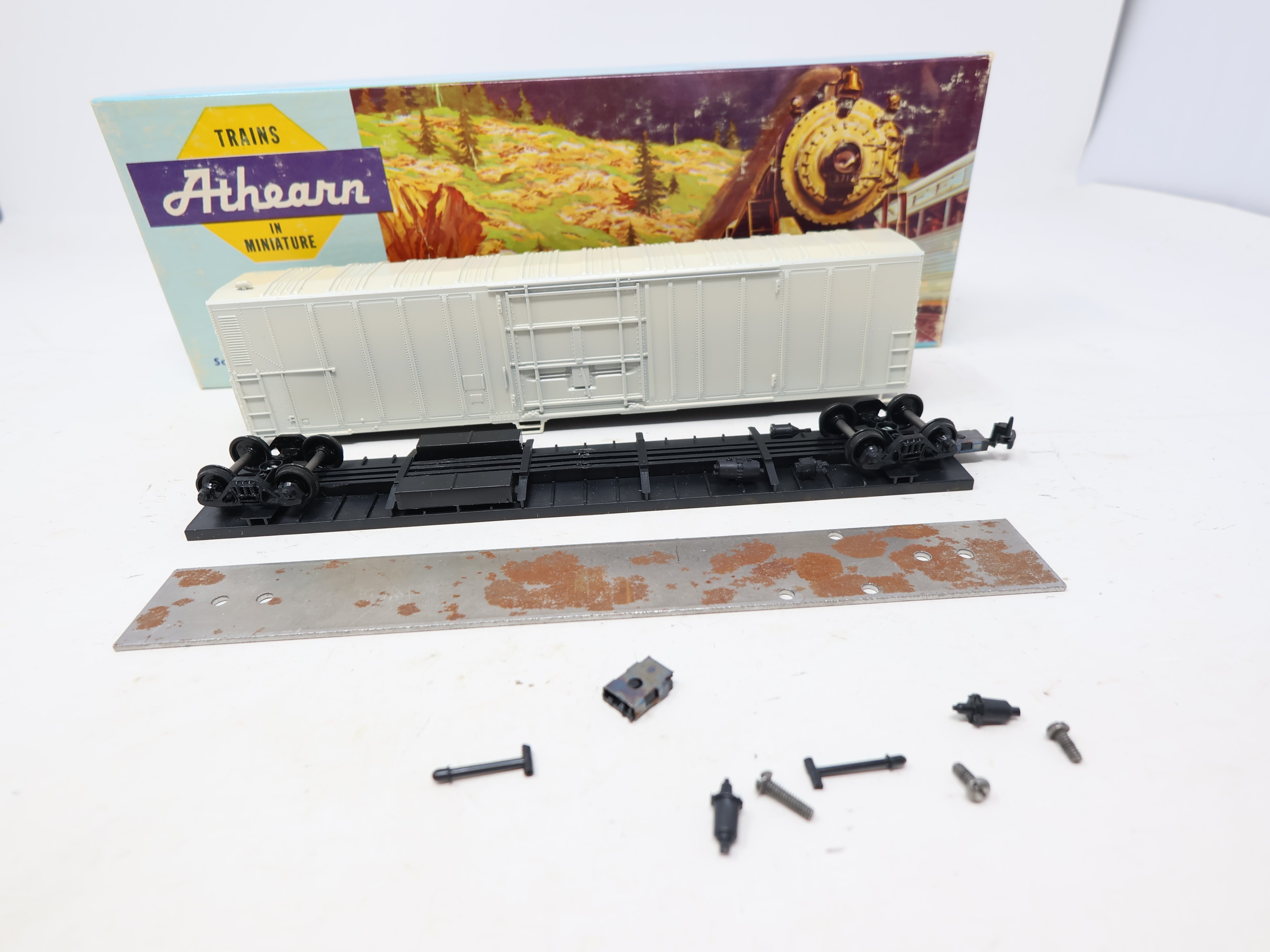 USED Athearn 5462 HO Scale, 57' Mechanical Reefer Box Car, White Undecorated (KIT)