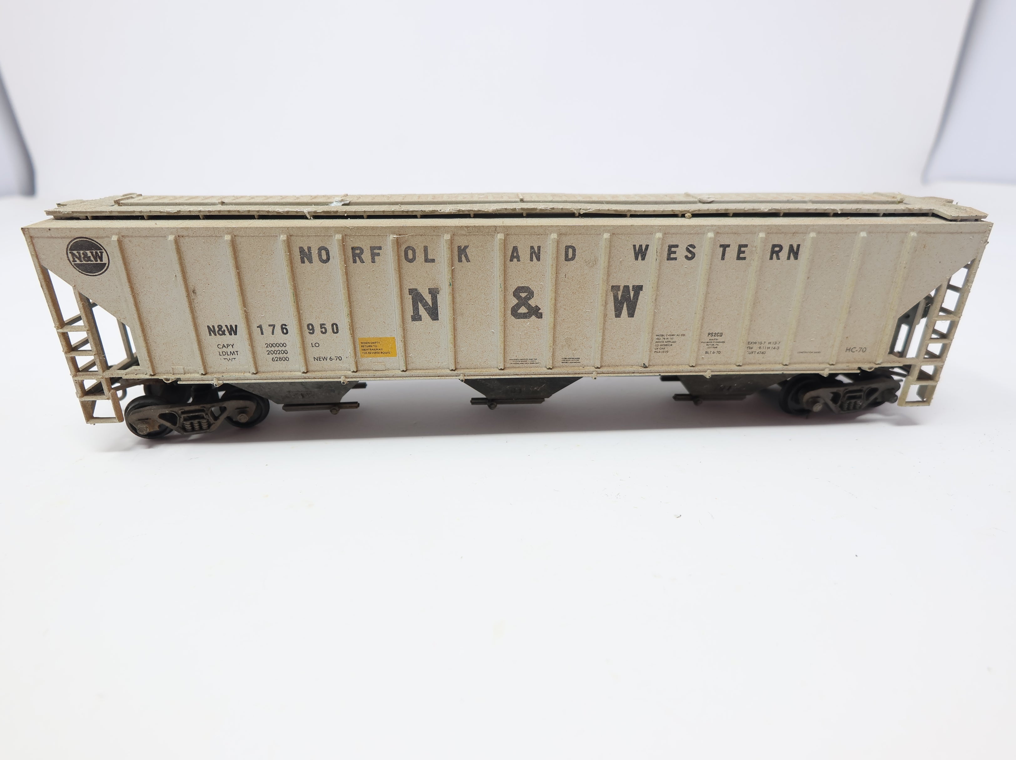 USED Athearn HO Scale PS 3 Bay Covered Hopper Norfolk & Western N&W #176950 Weathered