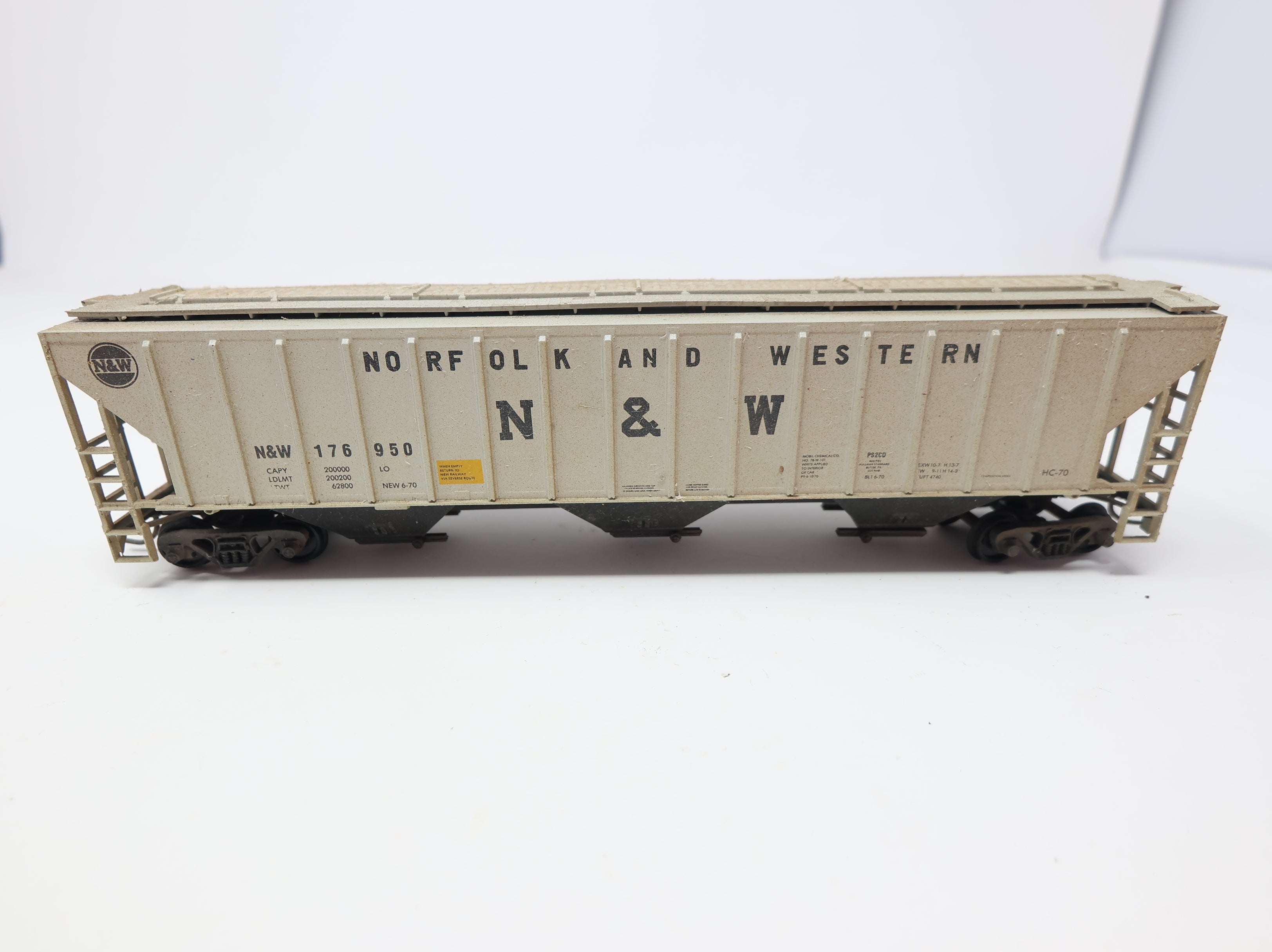 USED Athearn HO Scale PS 3 Bay Covered Hopper Norfolk & Western N&W #176950 Weathered