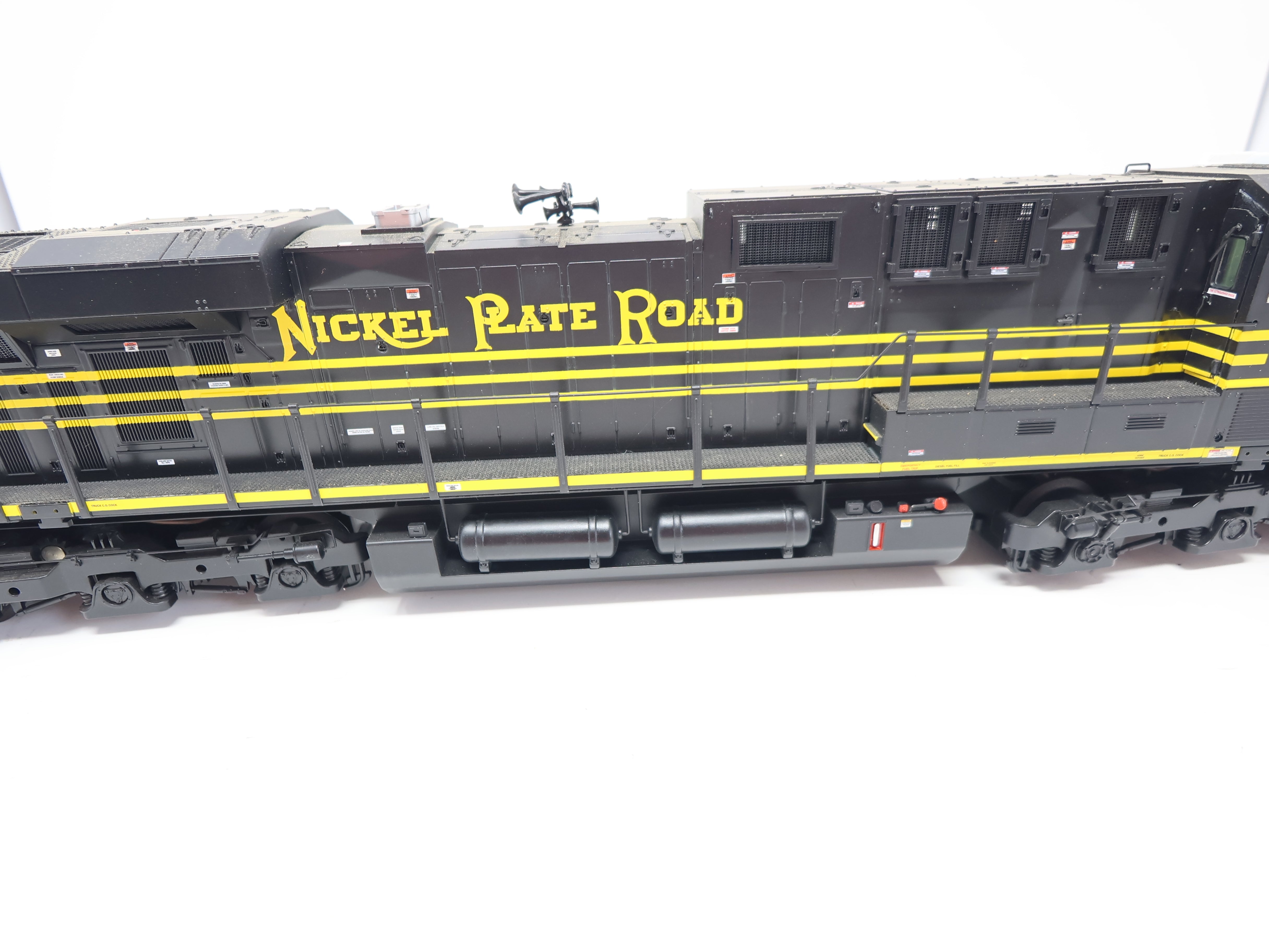 USED MTH Premier 20-20262-1 O, ES44AC NS Heritage Diesel Locomotive, Nickel Plate Road #8100 (Proto-Sound 3.0)