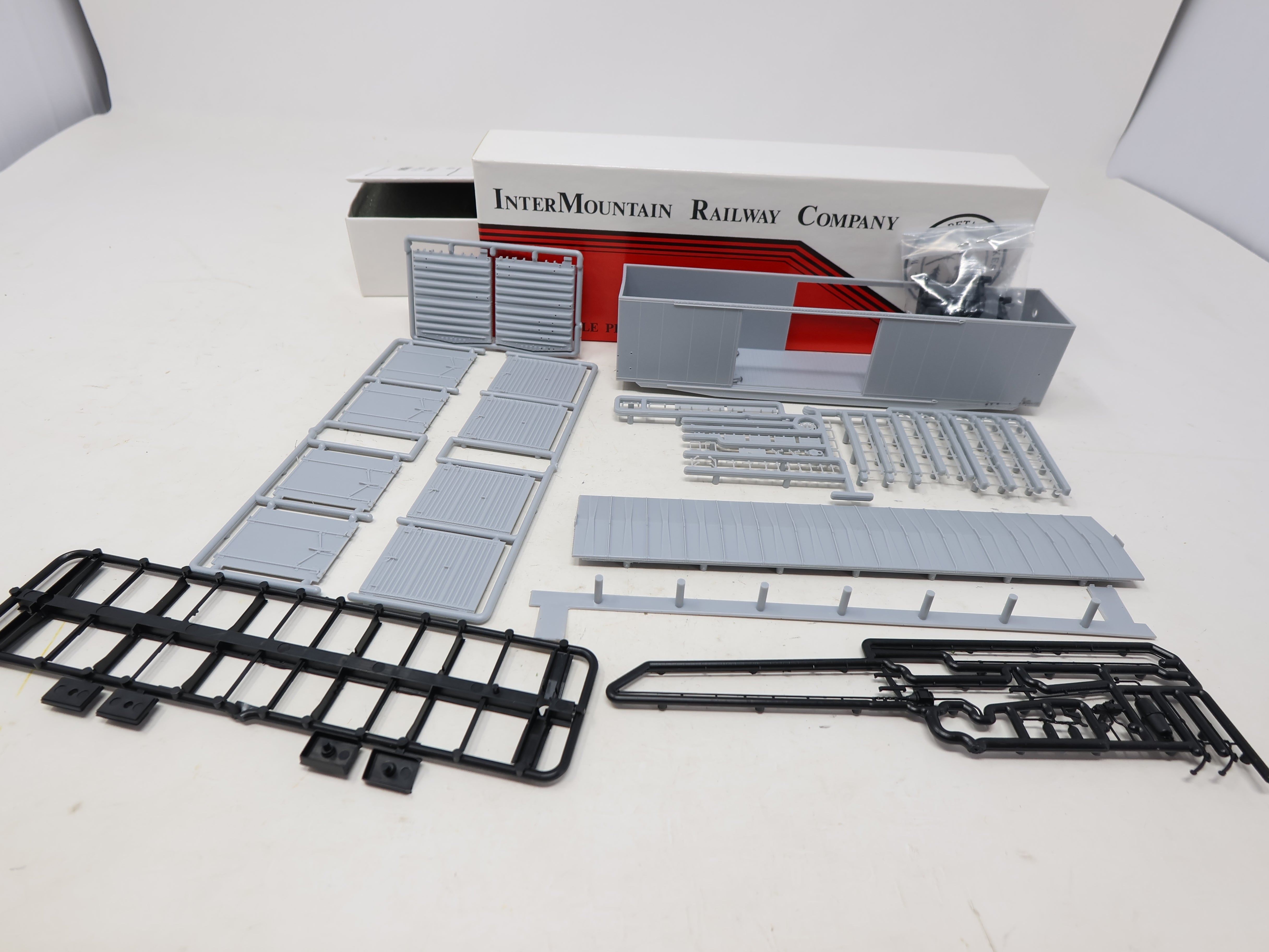 USED Intermountain 40699 HO Scale, Double Door Box Car, Undecorated Gray (KIT)