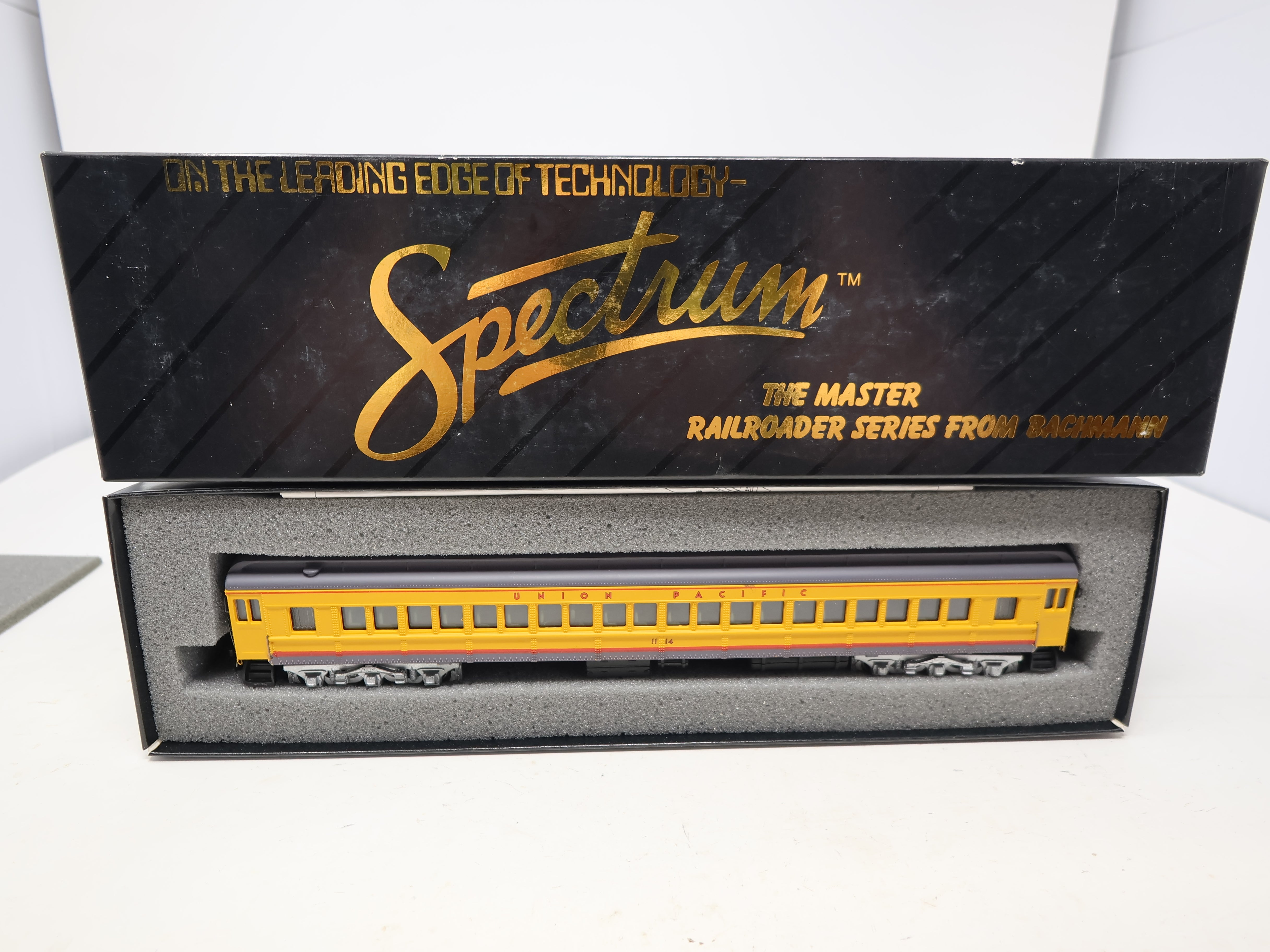 USED Bachmann 89023 HO Scale, Spectrum Coach Passenger Car, Union Pacific #1114