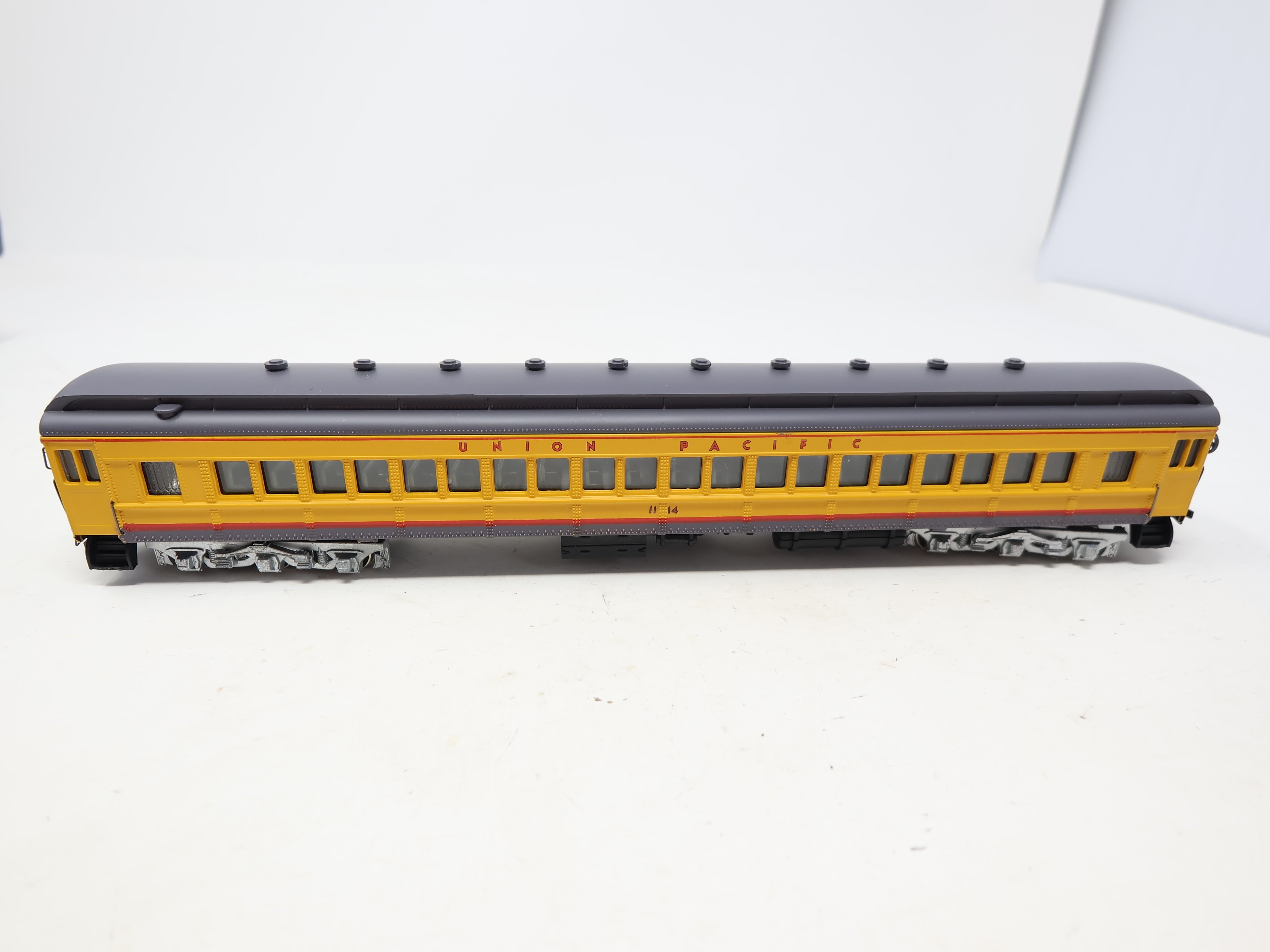 USED Bachmann 89023 HO Scale, Spectrum Coach Passenger Car, Union Pacific #1114