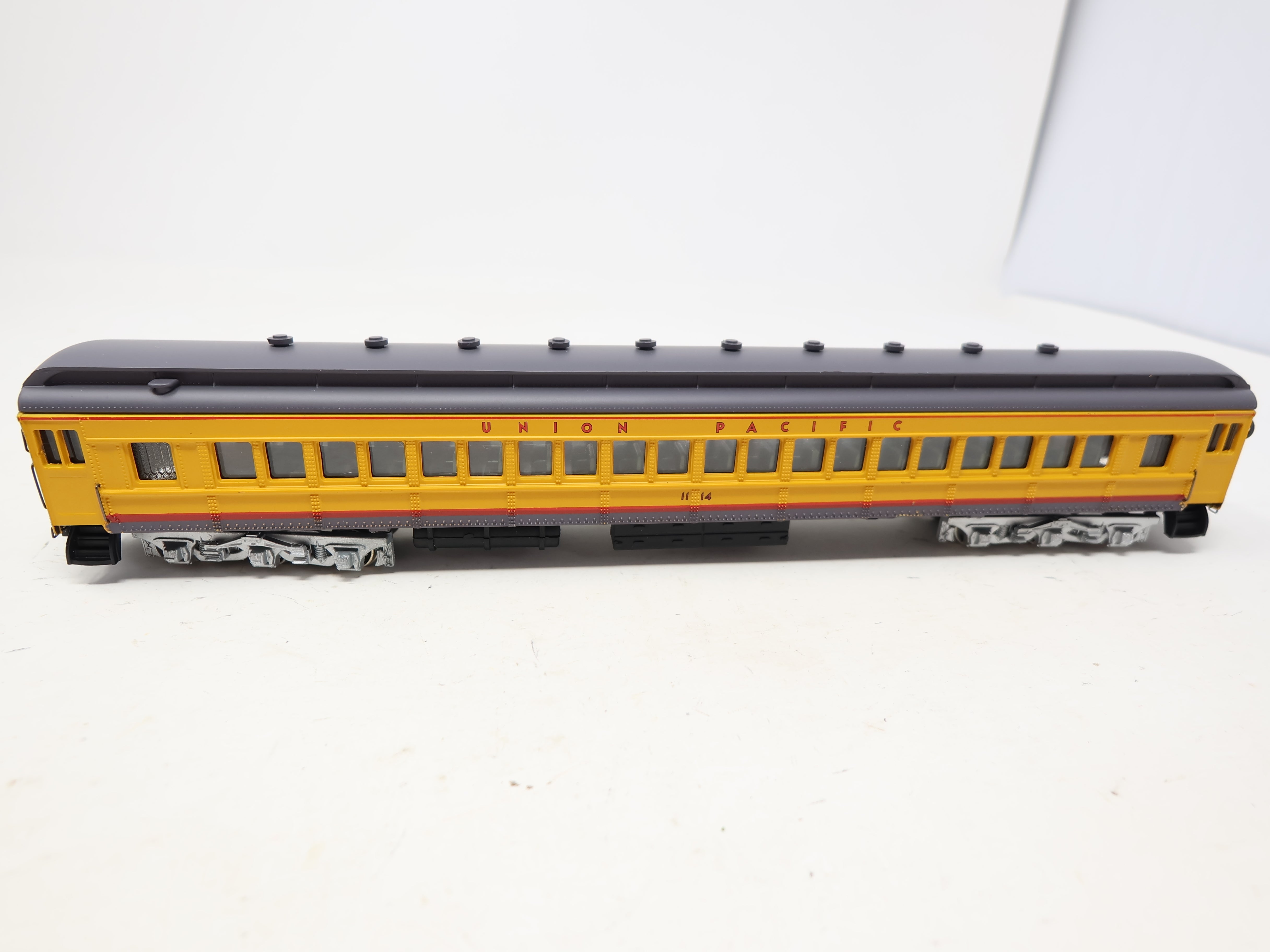 USED Bachmann 89023 HO Scale, Spectrum Coach Passenger Car, Union Pacific #1114