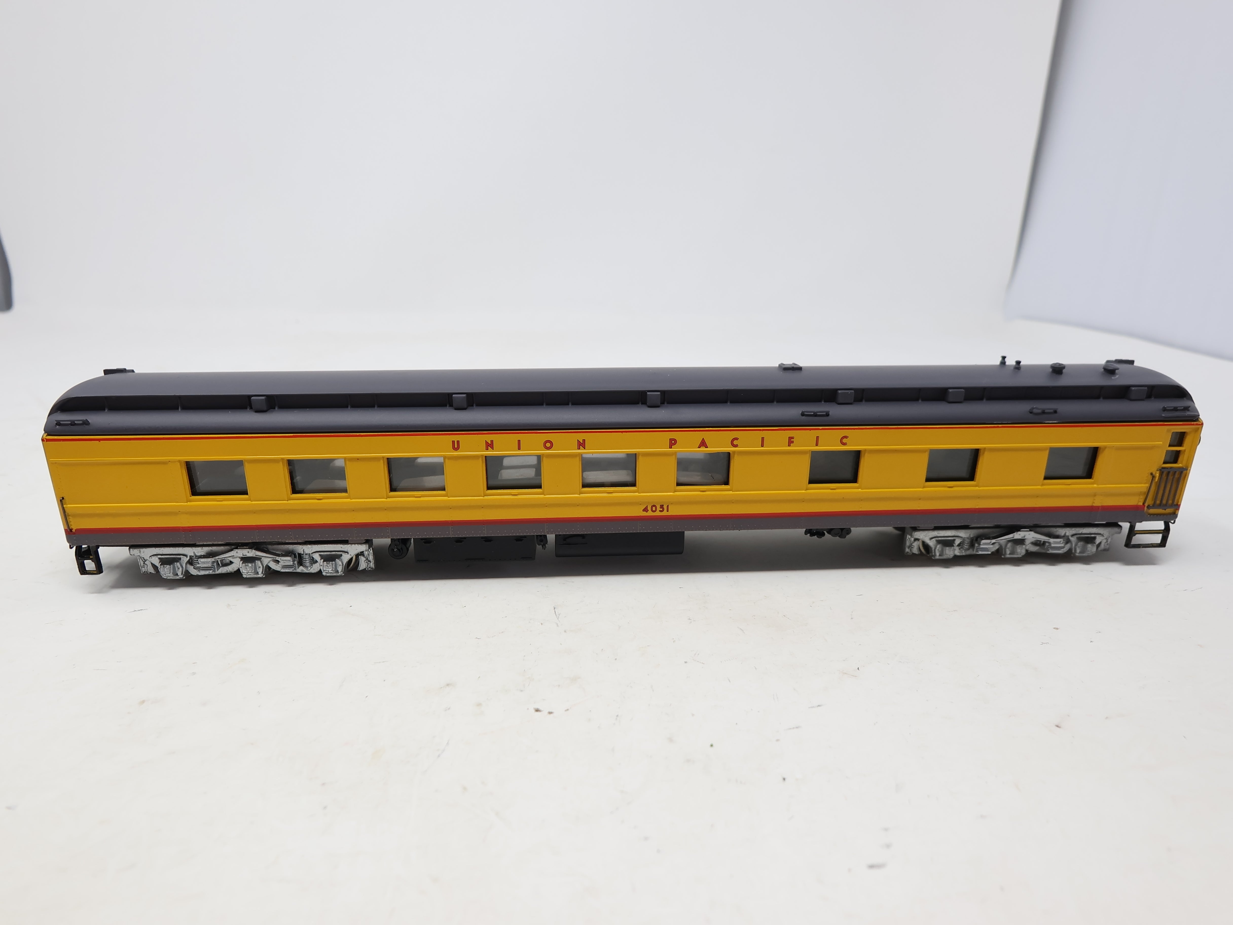 USED Bachmann 89024 HO Scale, Spectrum Diner Passenger Car, Union Pacific #4056