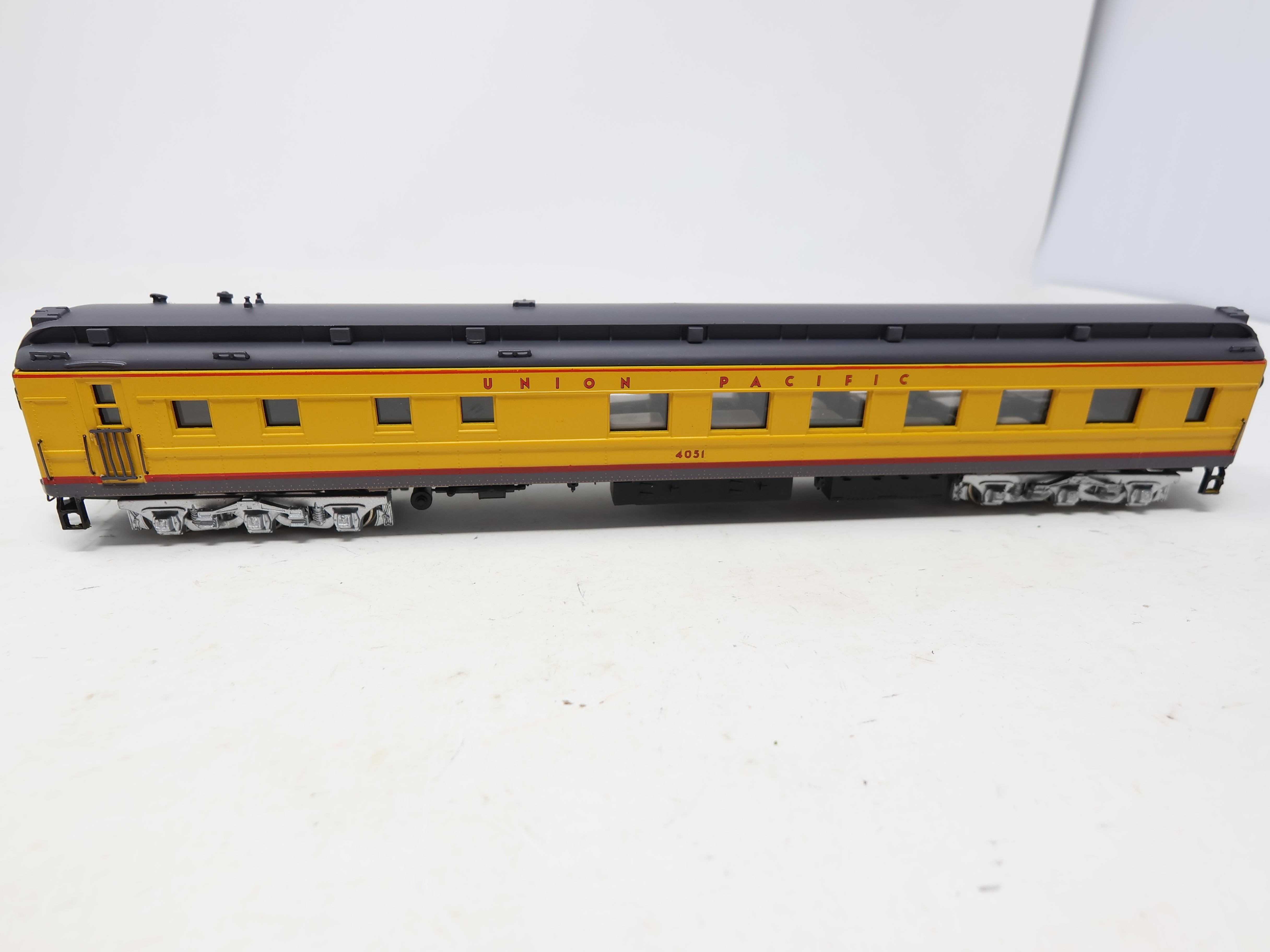 USED Bachmann 89024 HO Scale, Spectrum Diner Passenger Car, Union Pacific #4056