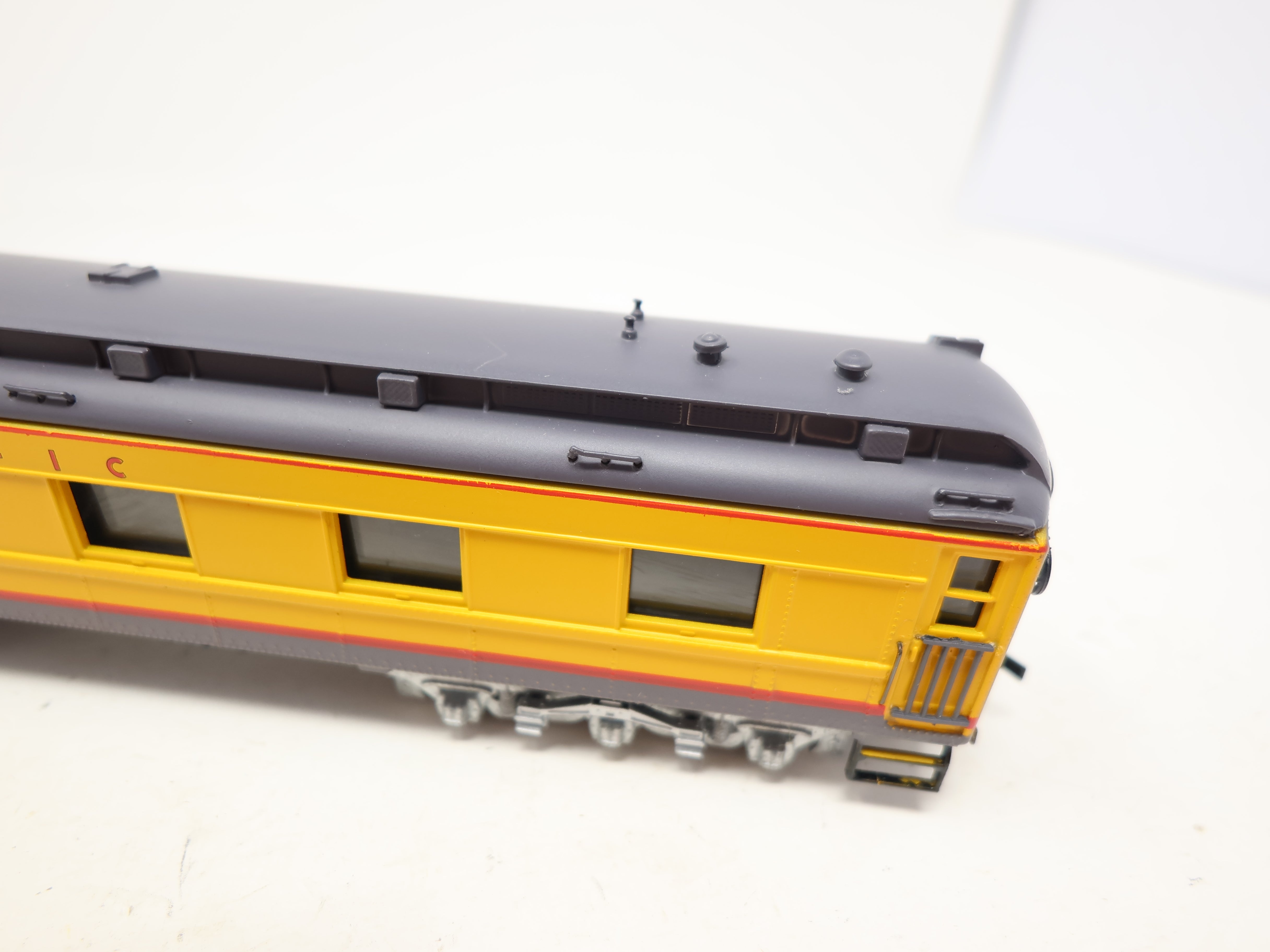 USED Bachmann 89024 HO Scale, Spectrum Diner Passenger Car, Union Pacific #4056