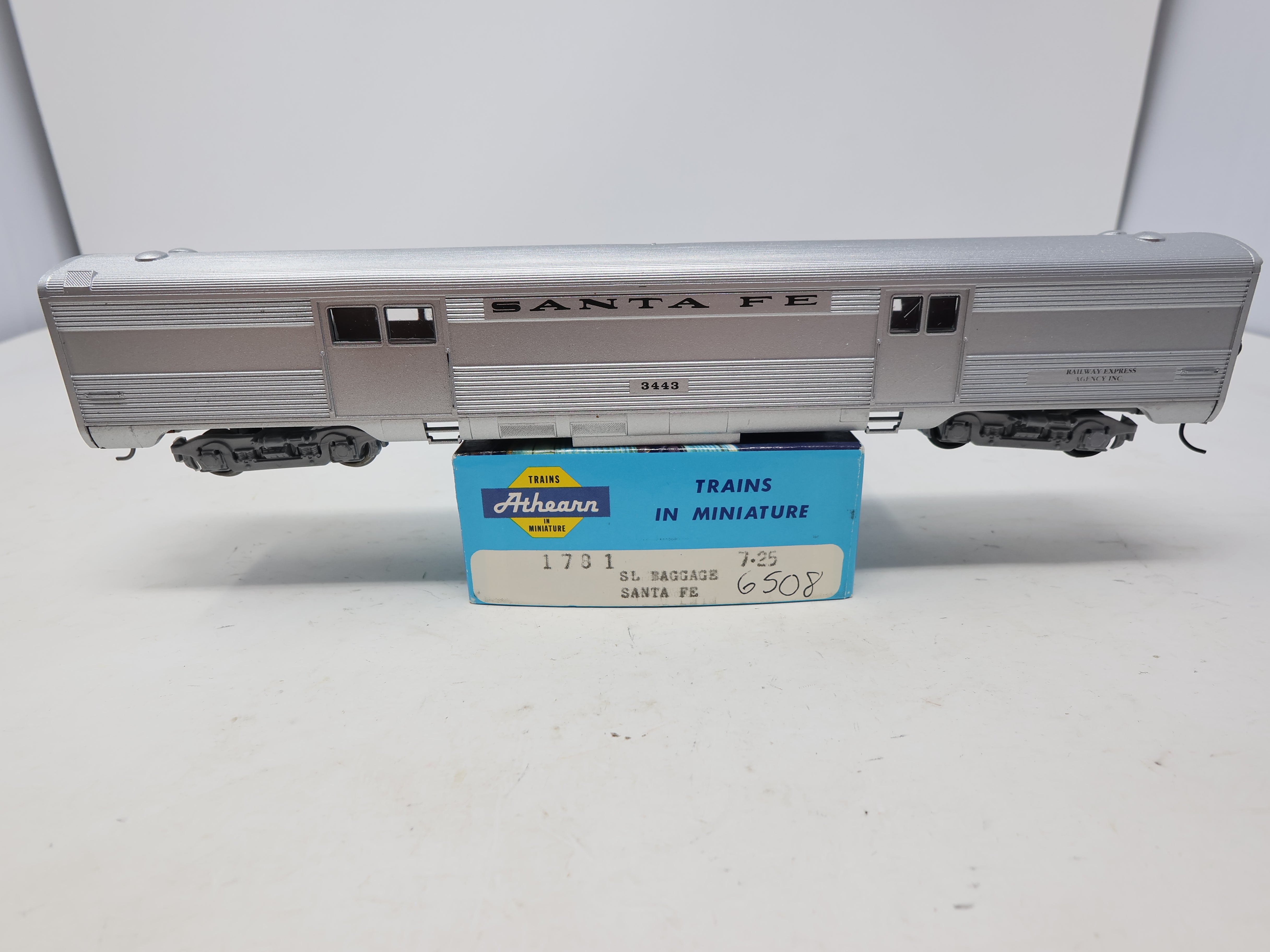 USED Athearn 1781 HO Scale, Baggage Passenger Car, Santa Fe #3443, REA