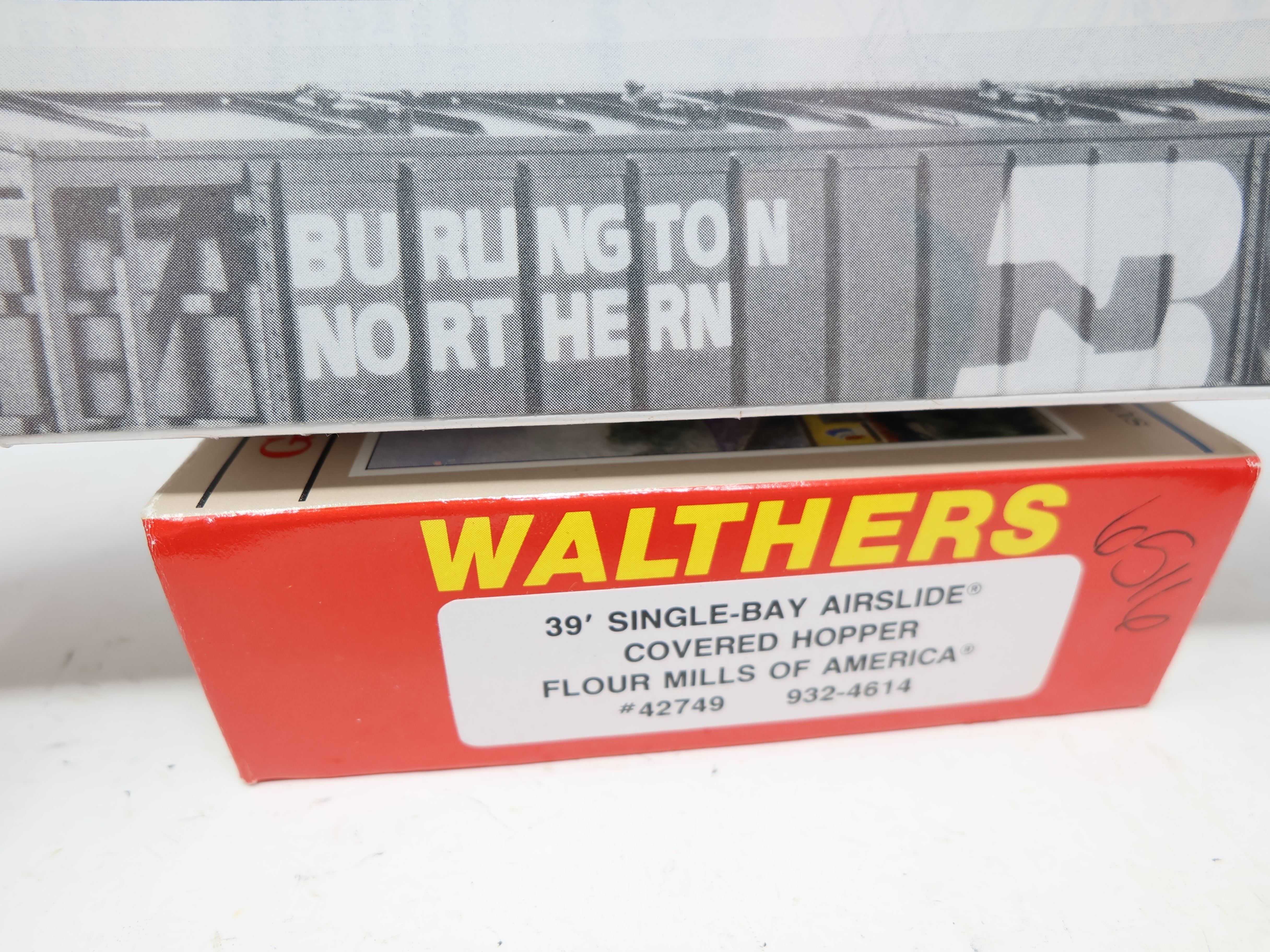 Walthers 932-4614 HO Scale, 39' Single Bay Airslide Covered Hopper, Flour Mills of America GACX #42749, Sealed (KIT)