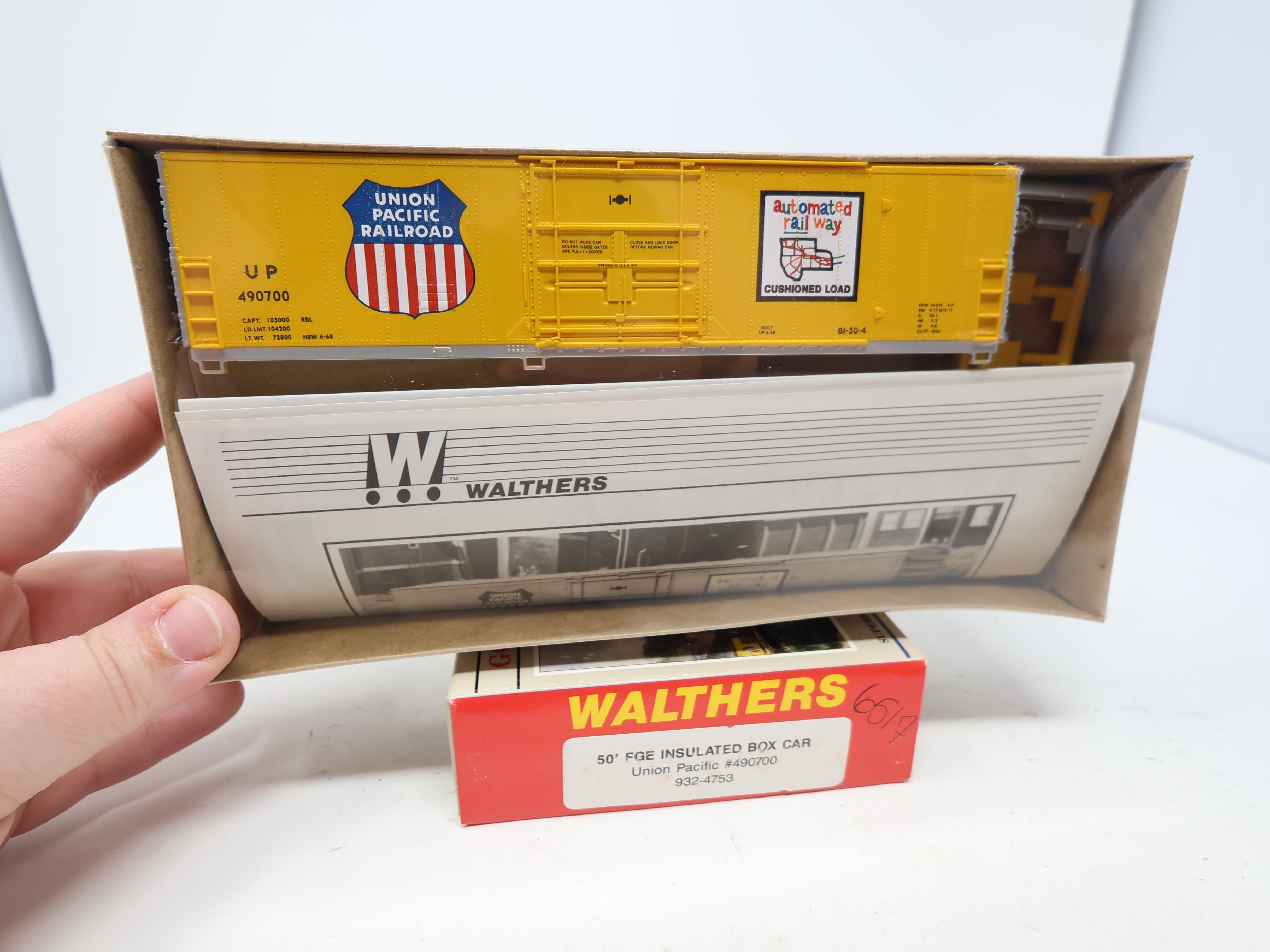 Walthers 932-4753 HO Scale, 50' FGE Insulated Box Car, Union Pacific UP #490700, Sealed (KIT)