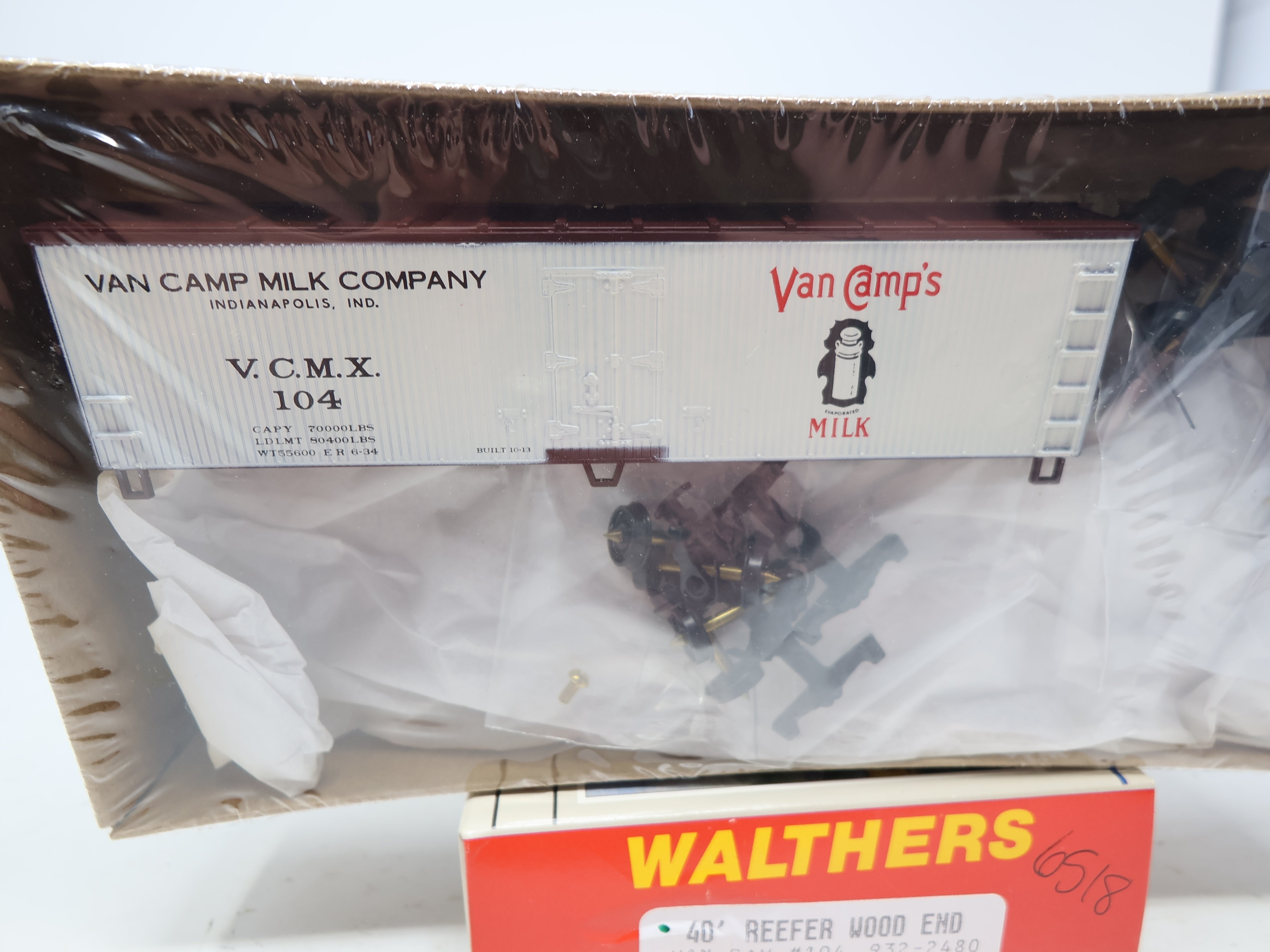 Walthers 932-2480 HO Scale, 40' Reefer Wood End Box Car, Van Camp Milk VCMX #104, Sealed (KIT)