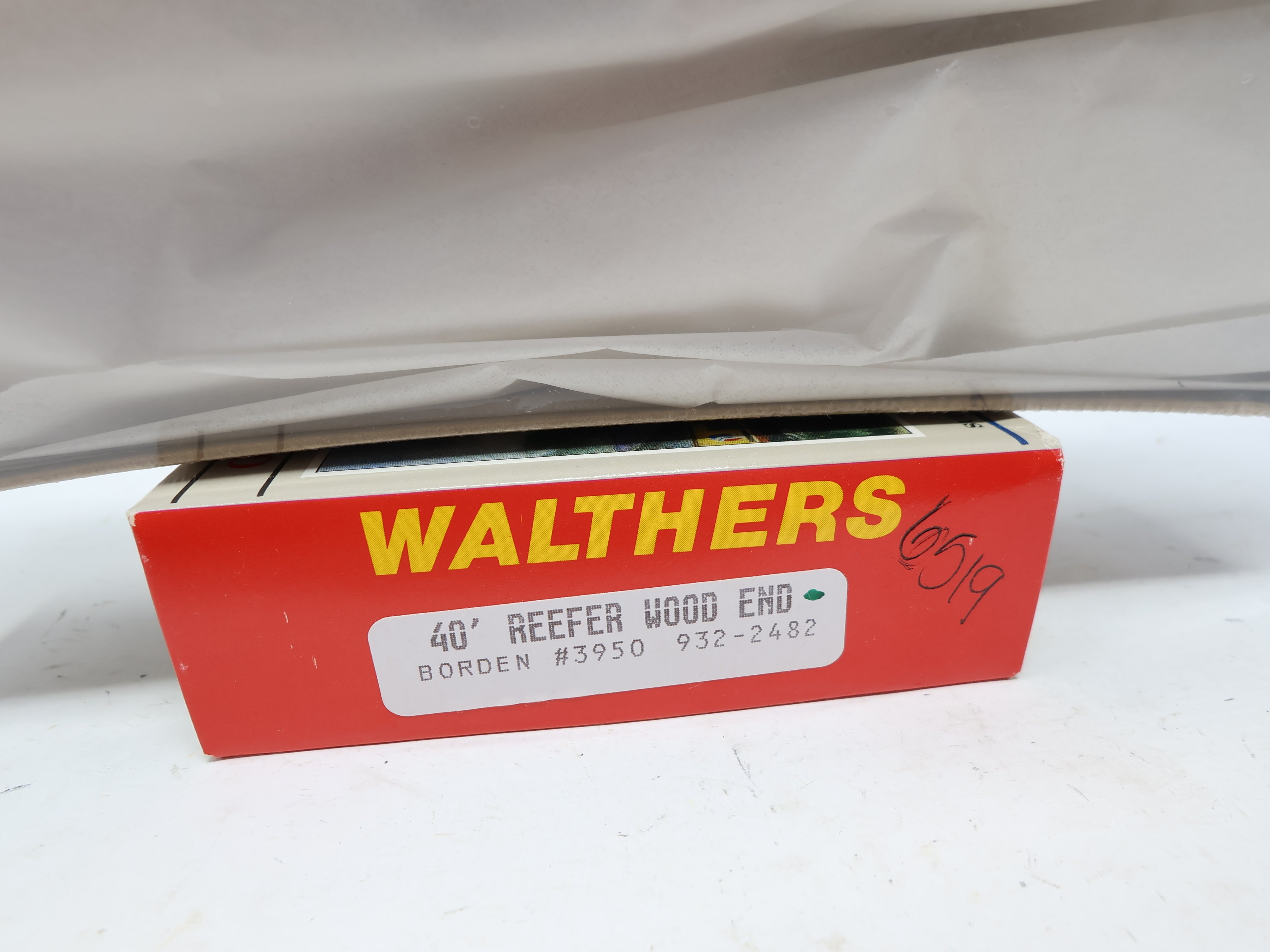 Walthers 932-2482 HO Scale, 40' Reefer Wood End Box Car, Bordens Milk #3950, Sealed (KIT)