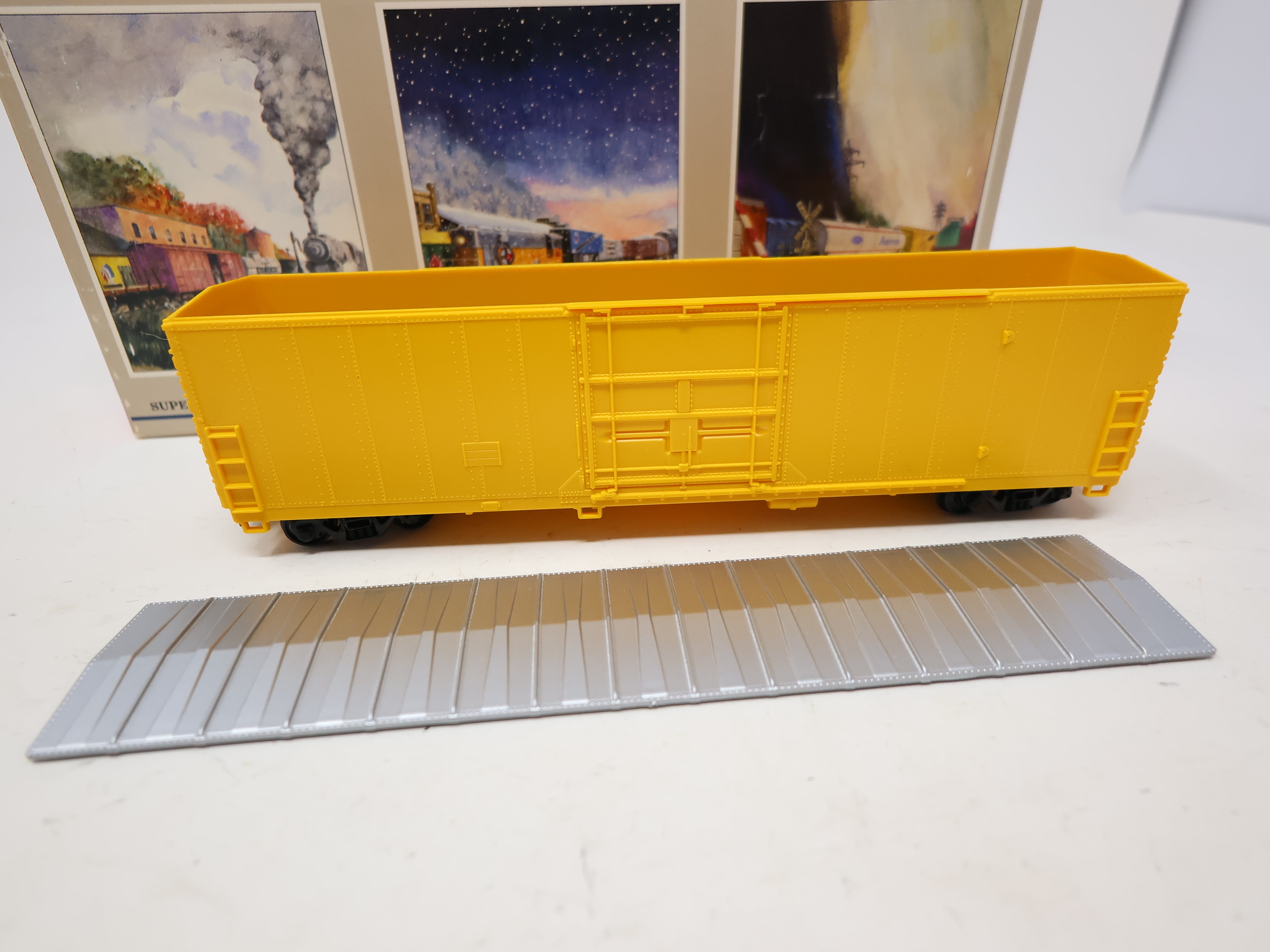 USED Walthers 932-4750 HO Scale, 50' FGE Insulated Box Car, Undecorated