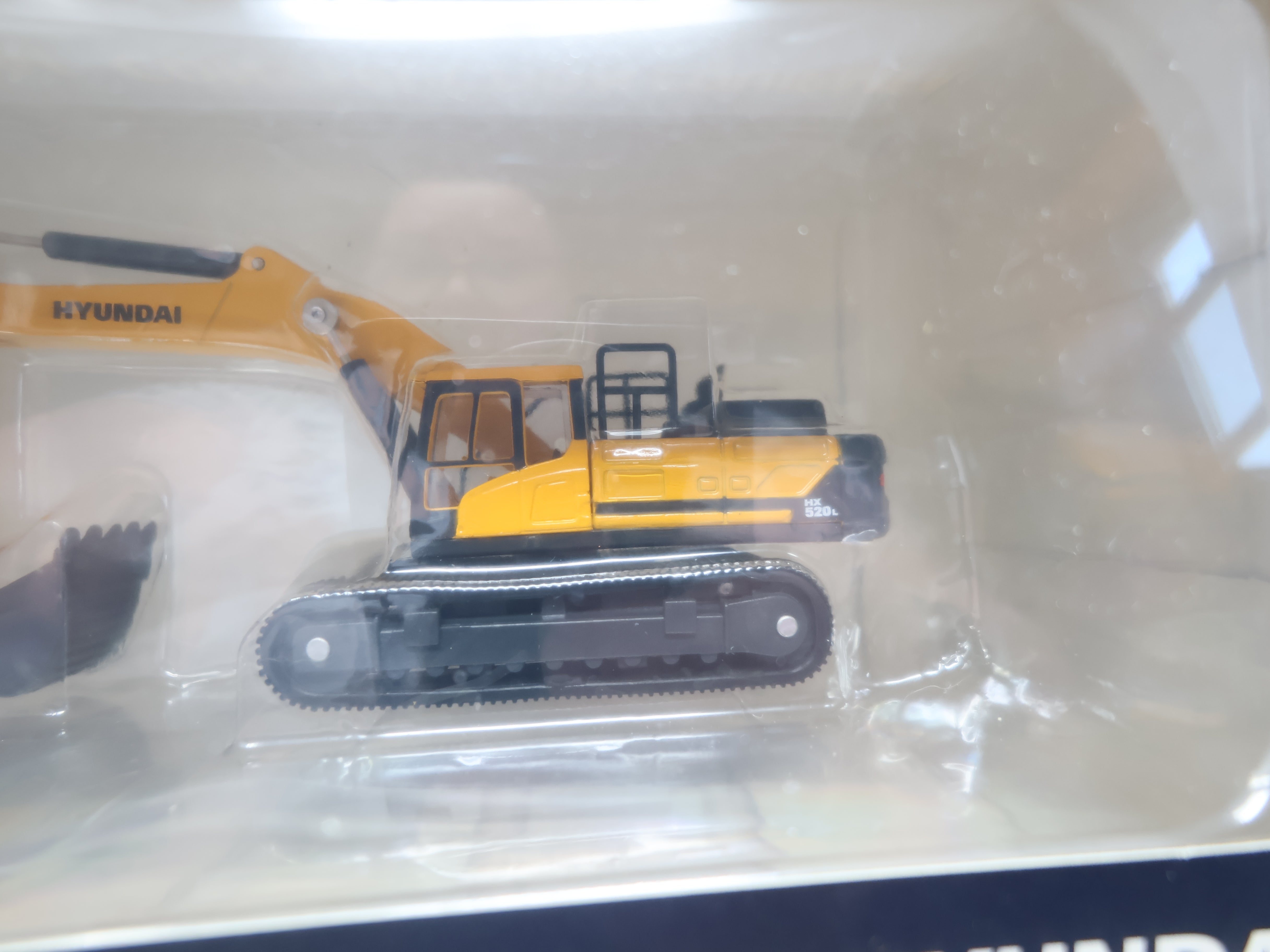 IMC Models HO Scale, Hyundai HX520L Crawler Excavator