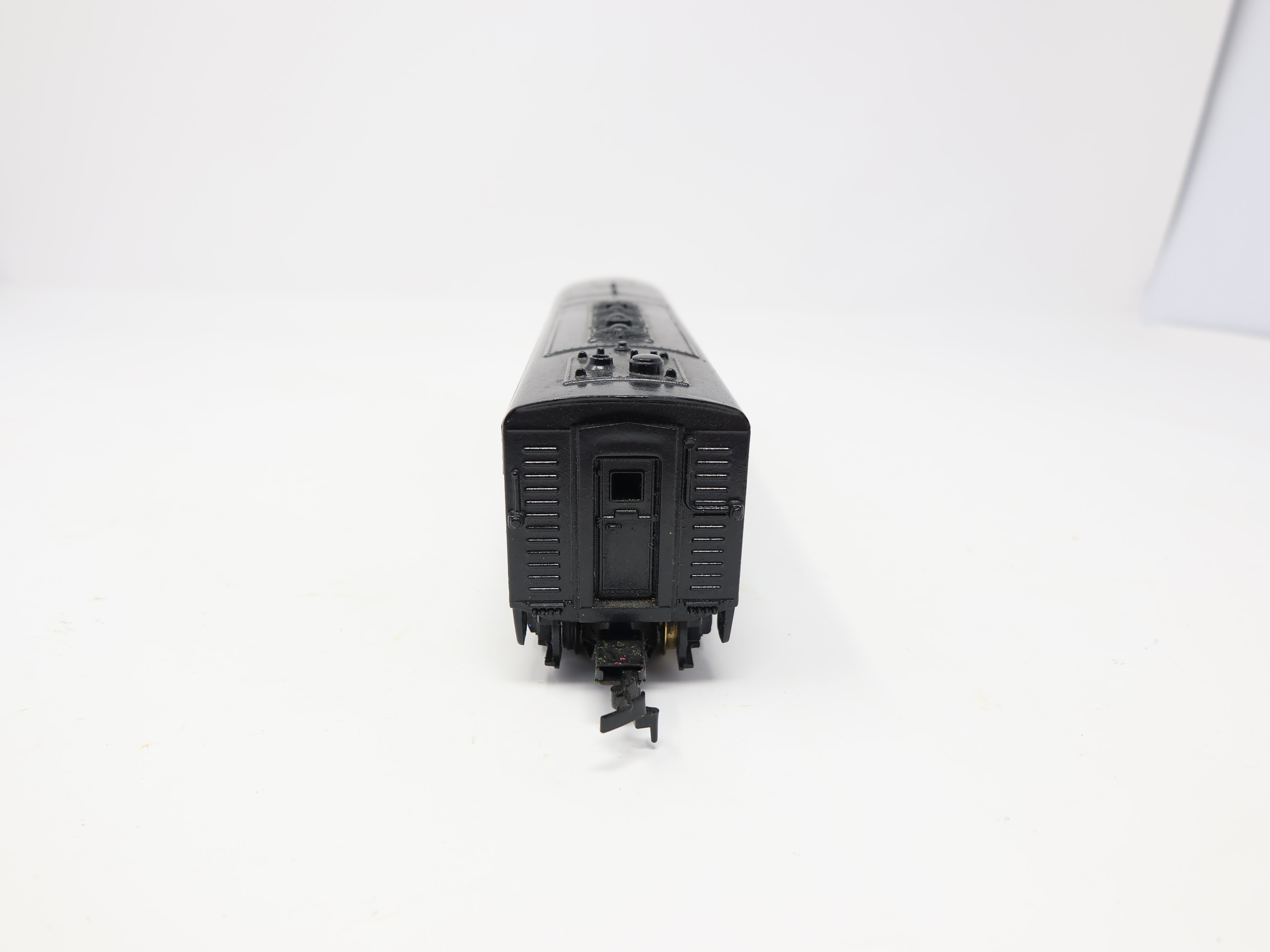 USED Mantua HO Scale, Undecorated F Unit Diesel Locomotive, Black