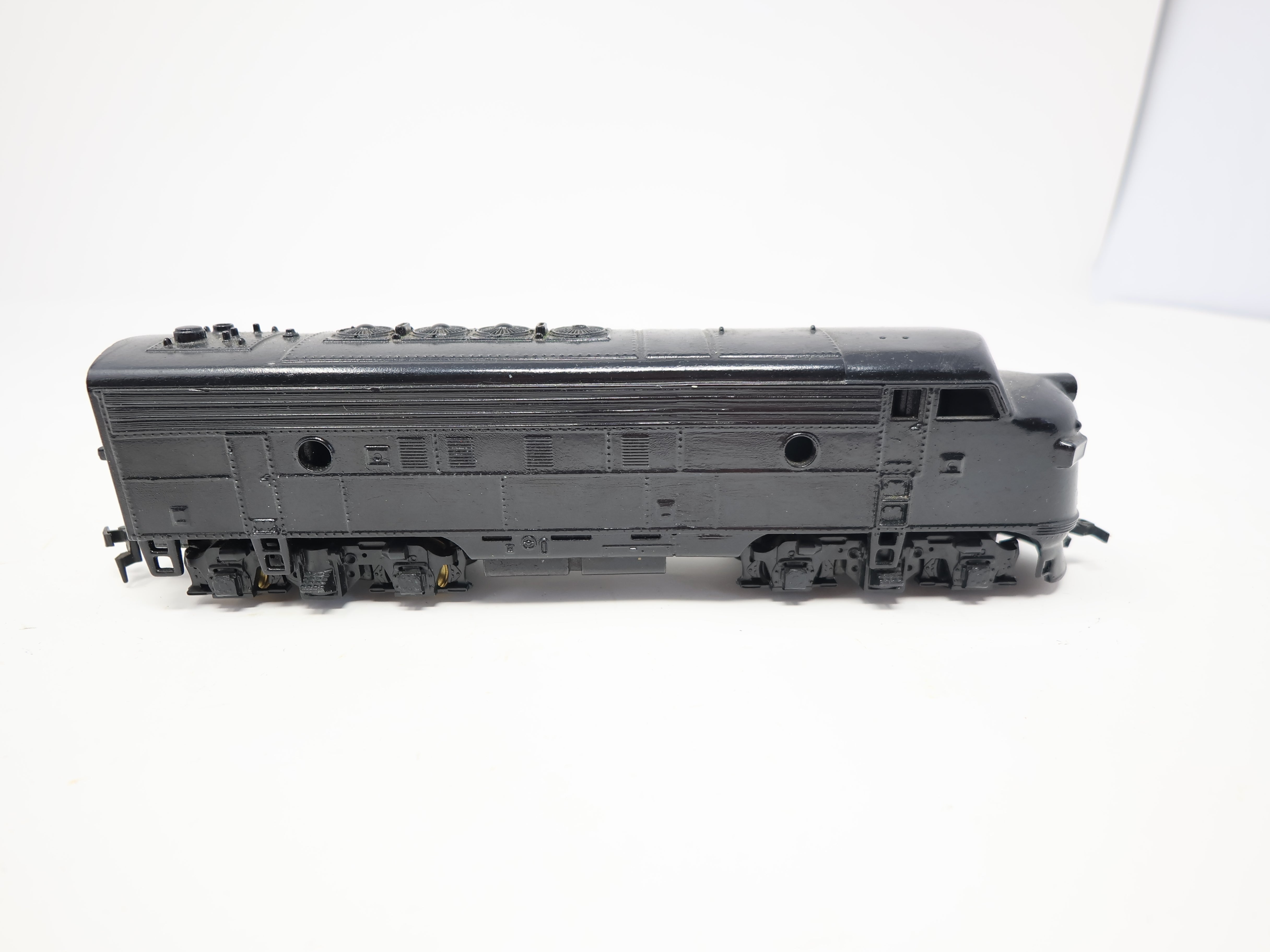 USED Mantua HO Scale, Undecorated F Unit Diesel Locomotive, Black