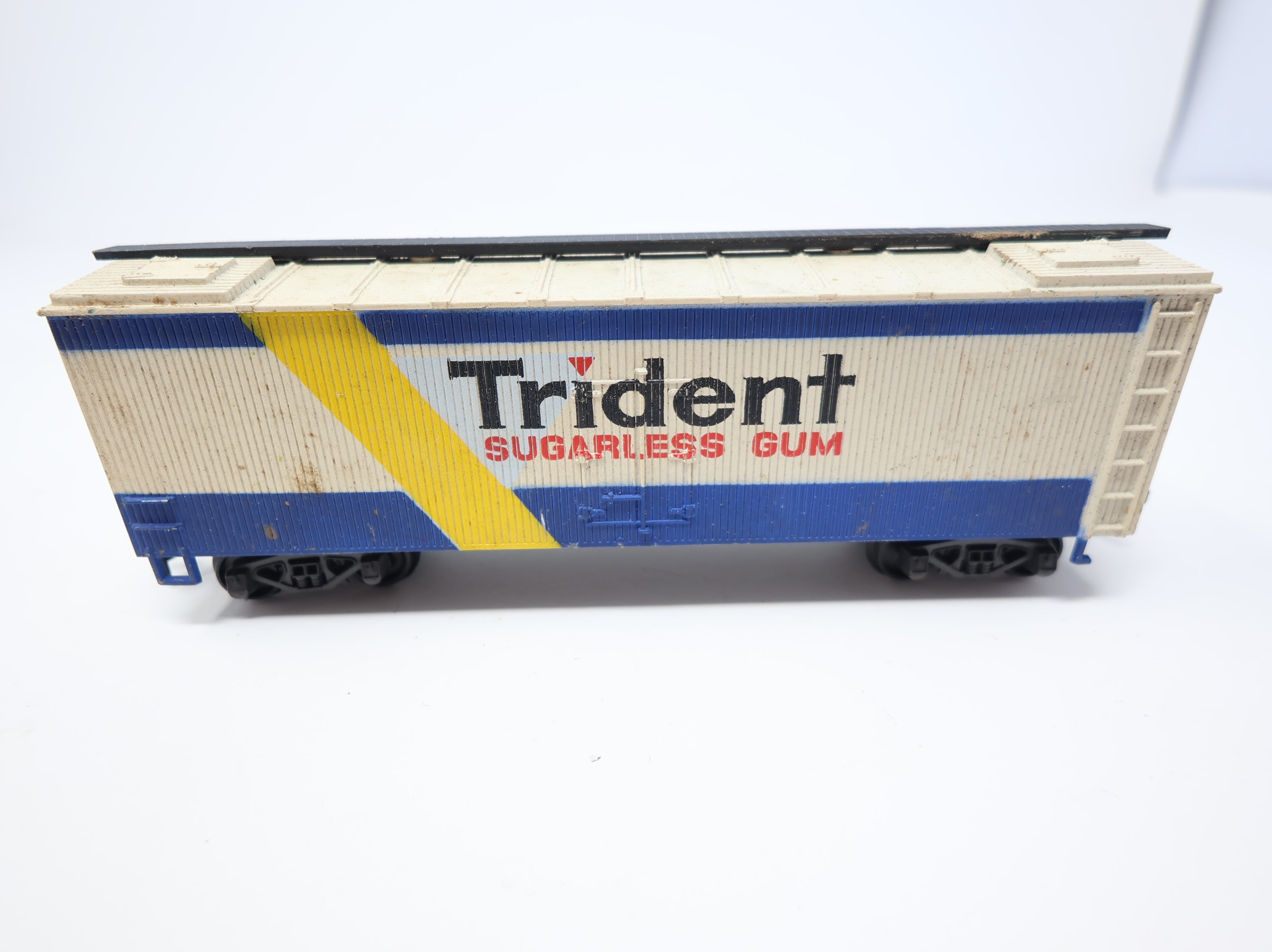 USED HO Scale Wooden Billboad Box Car Trident Gum