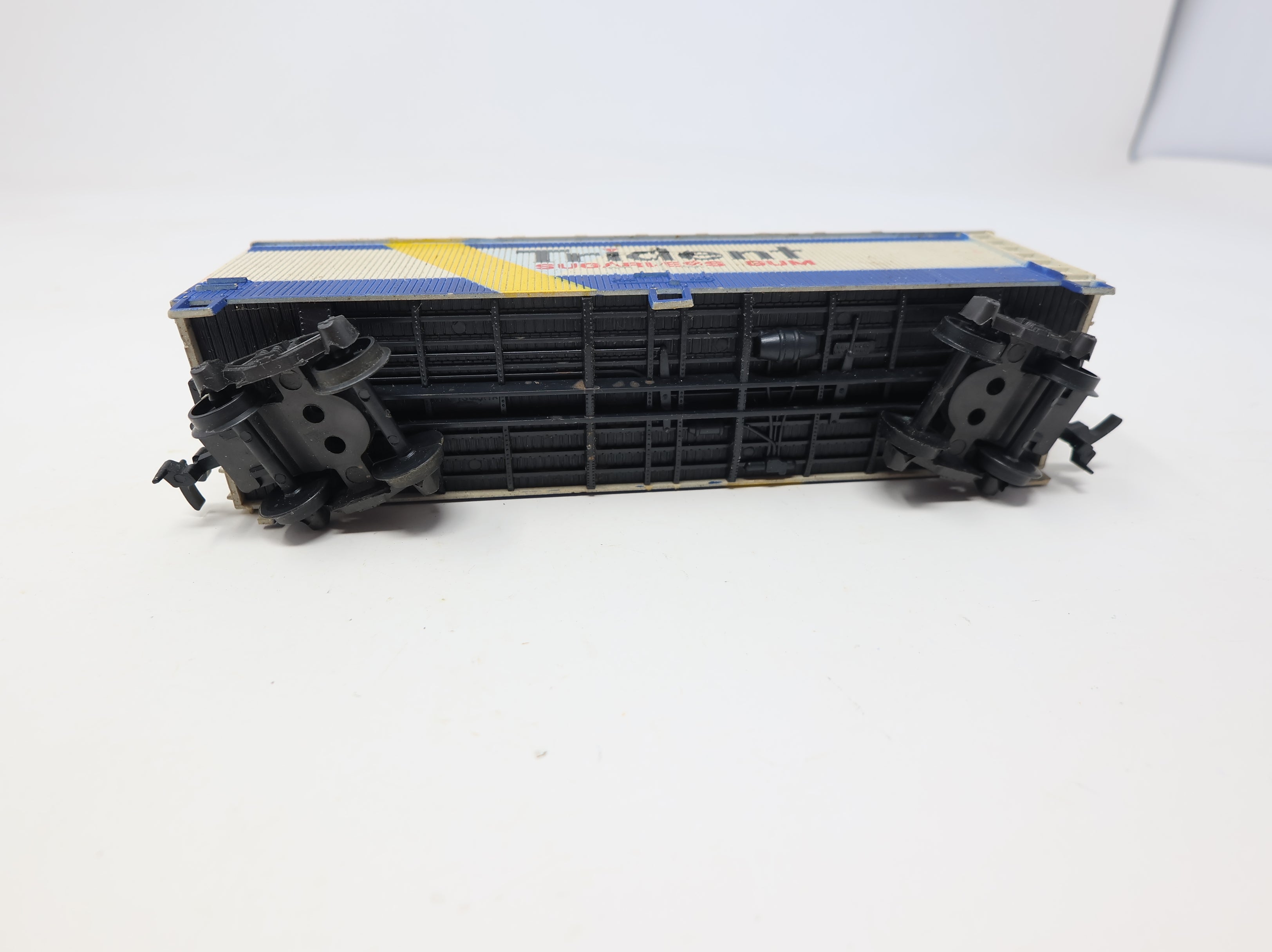 USED HO Scale Wooden Billboad Box Car Trident Gum