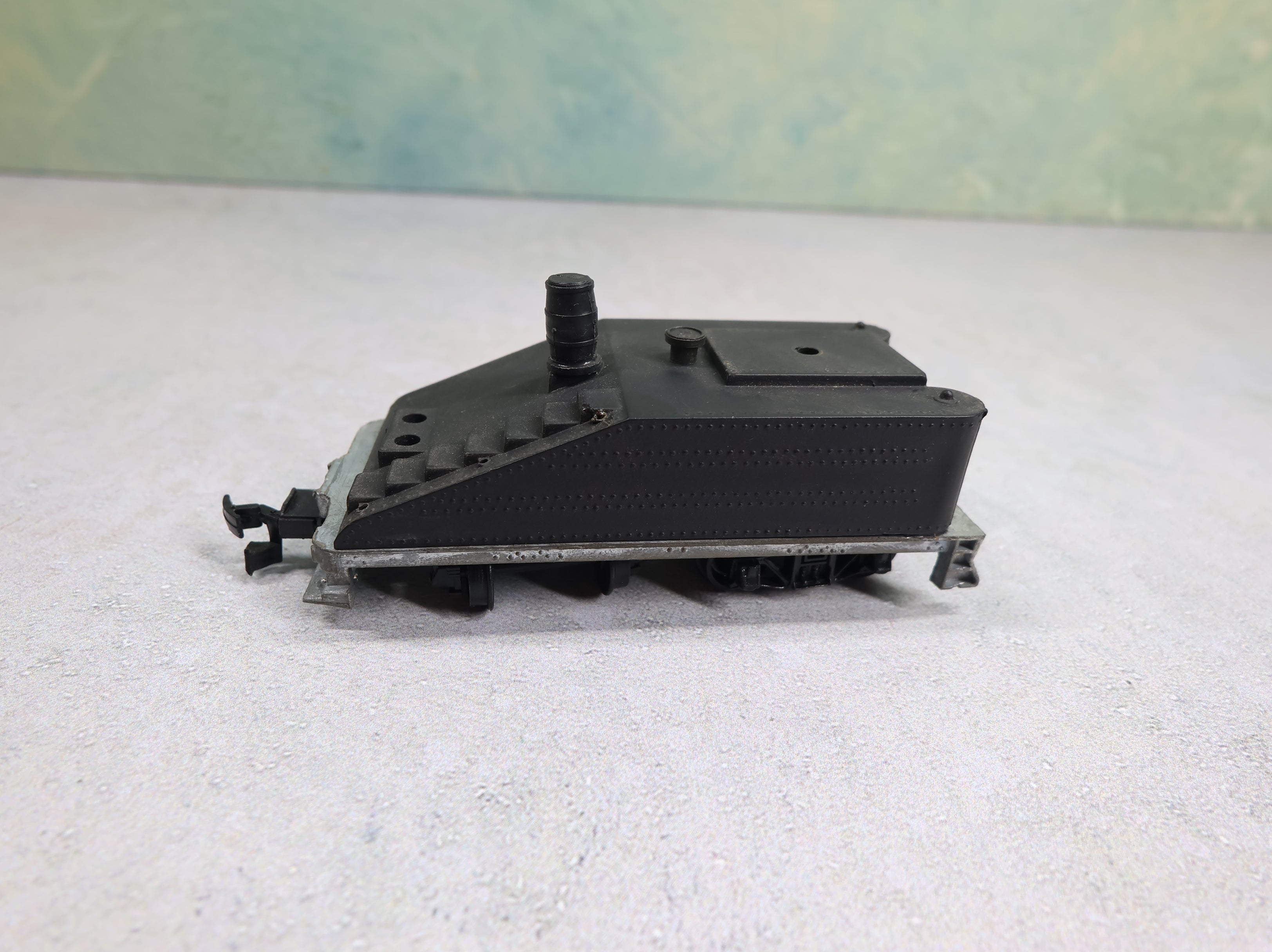 USED Roundhouse HO Scale Steam Locomotive Tender Undecorated Black