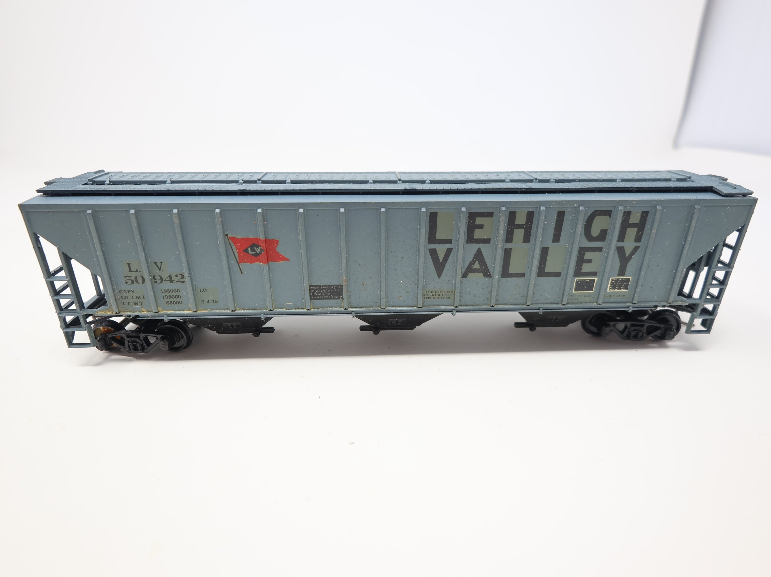 USED Athearn HO Scale Covered Hopper Lehigh Valley LV #50942 Decal