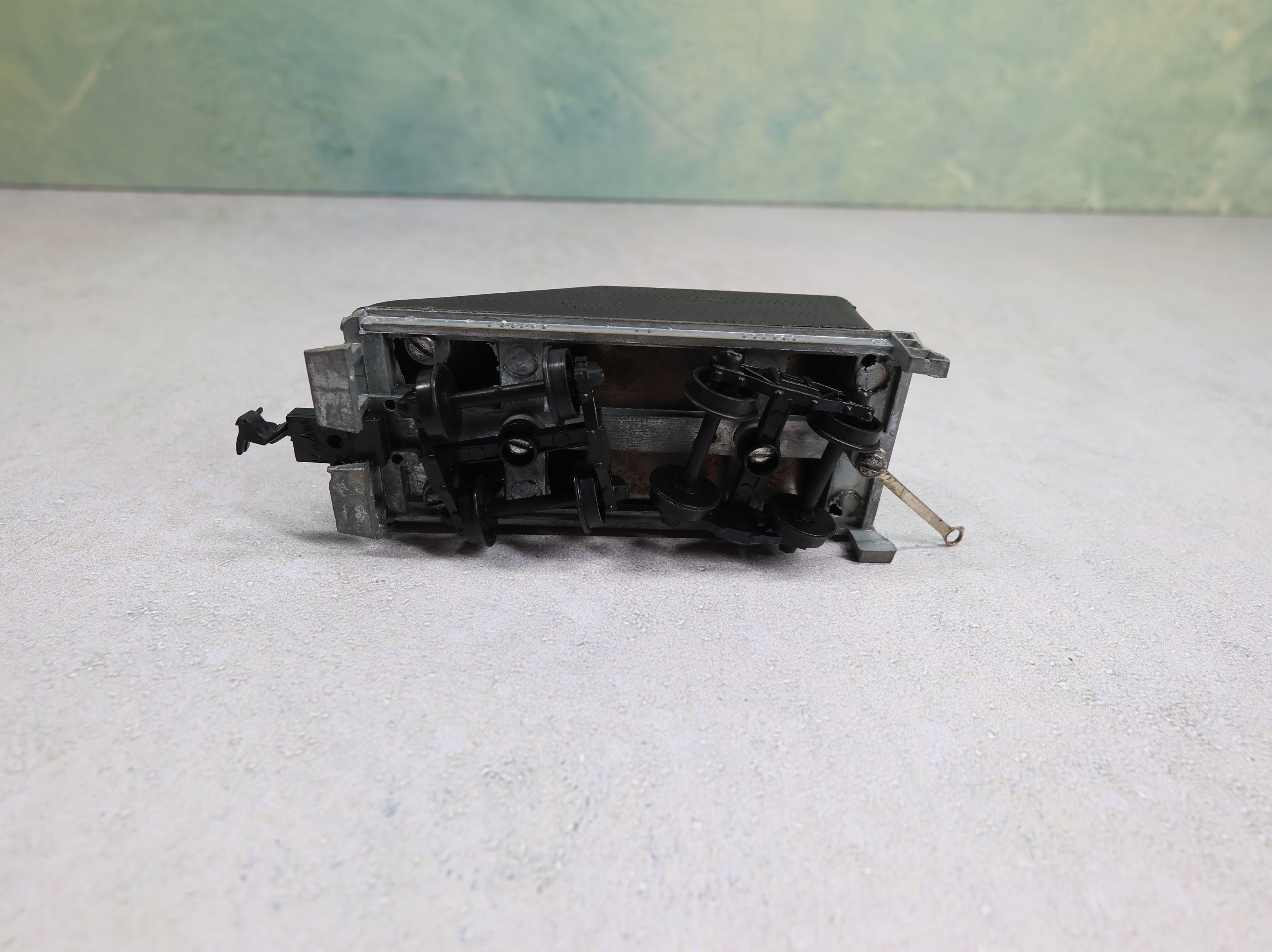 USED Roundhouse HO Scale Steam Locomotive Tender Undecorated Black