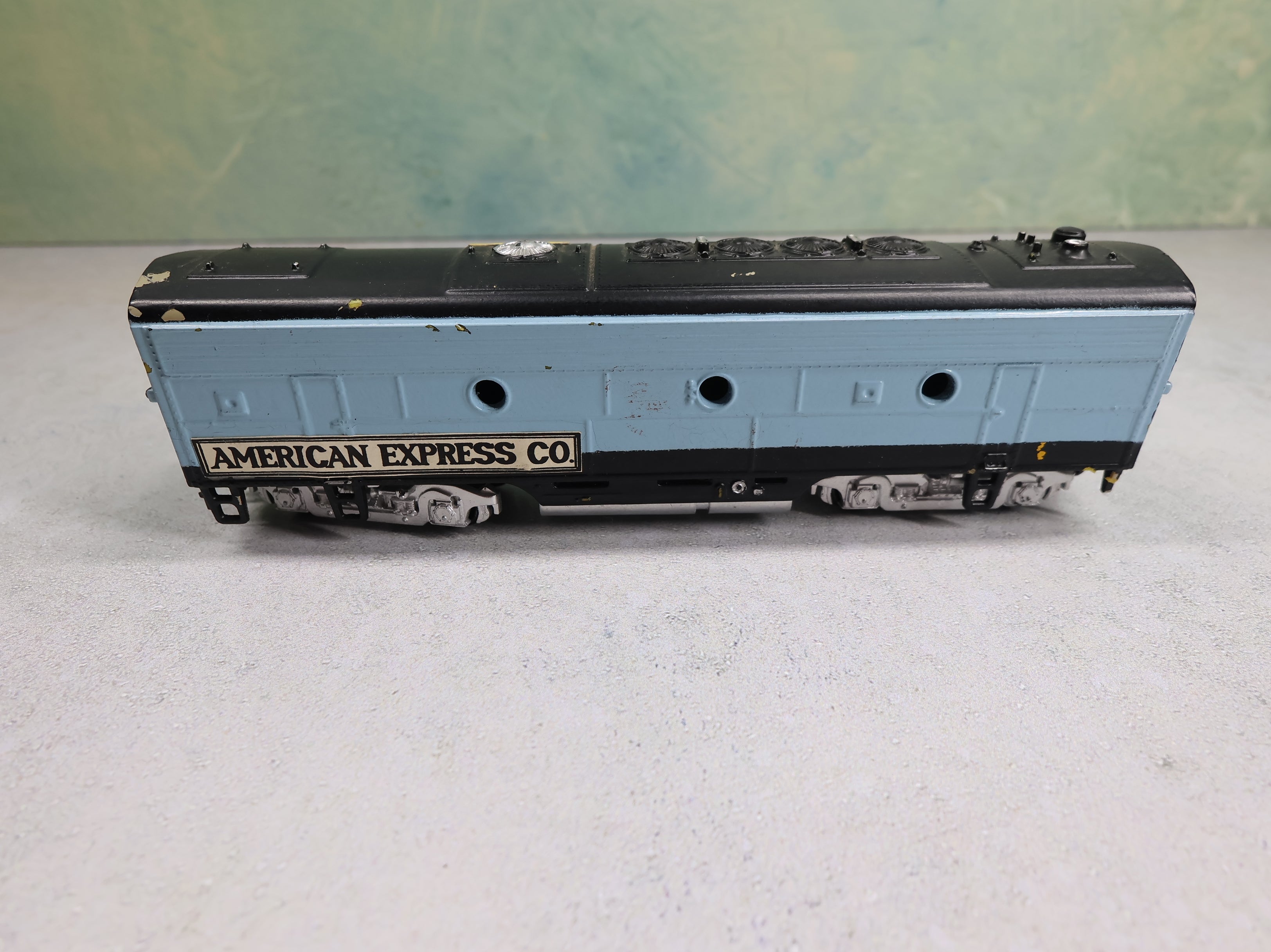 USED HO Scale Diesel Locomotive B Unit American Express Co Custom Unpowered