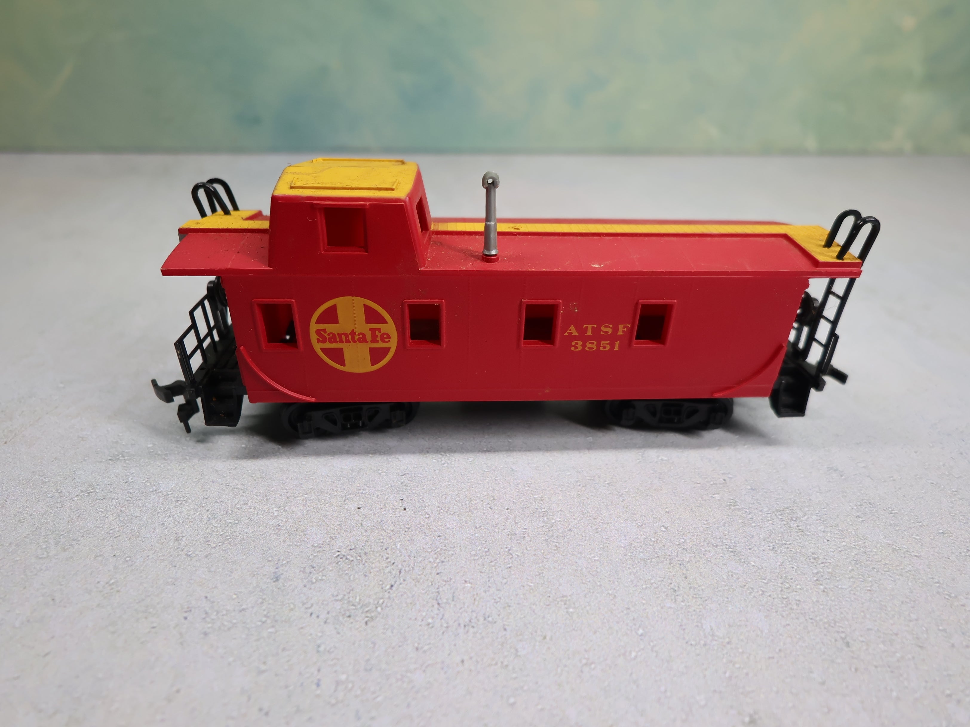 USED Bachmann HO Scale Caboose Santa Fe ATSF #3851