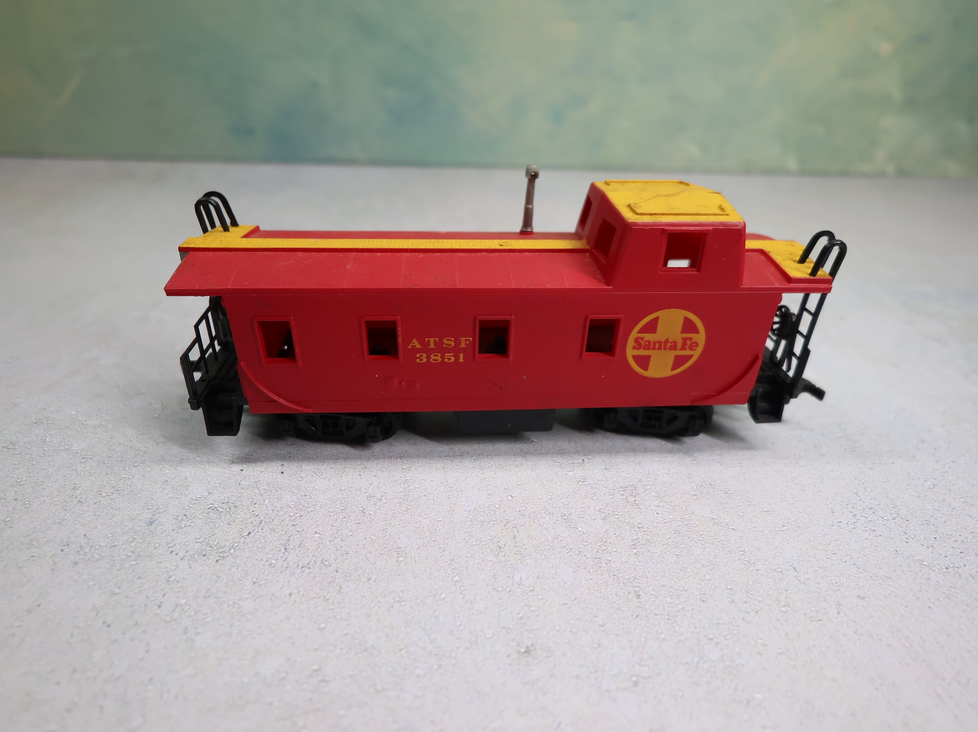 USED Bachmann HO Scale Caboose Santa Fe ATSF #3851