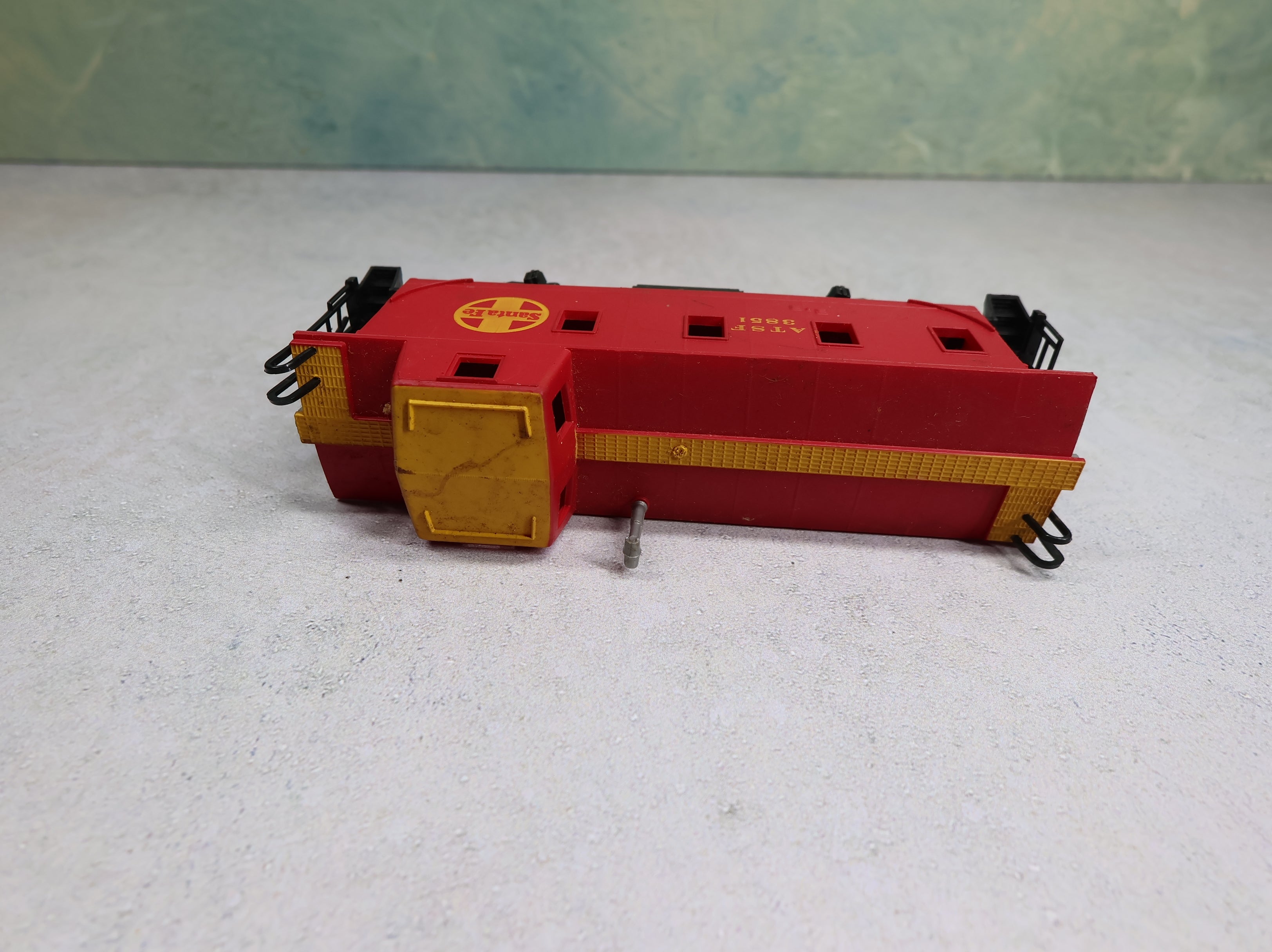 USED Bachmann HO Scale Caboose Santa Fe ATSF #3851