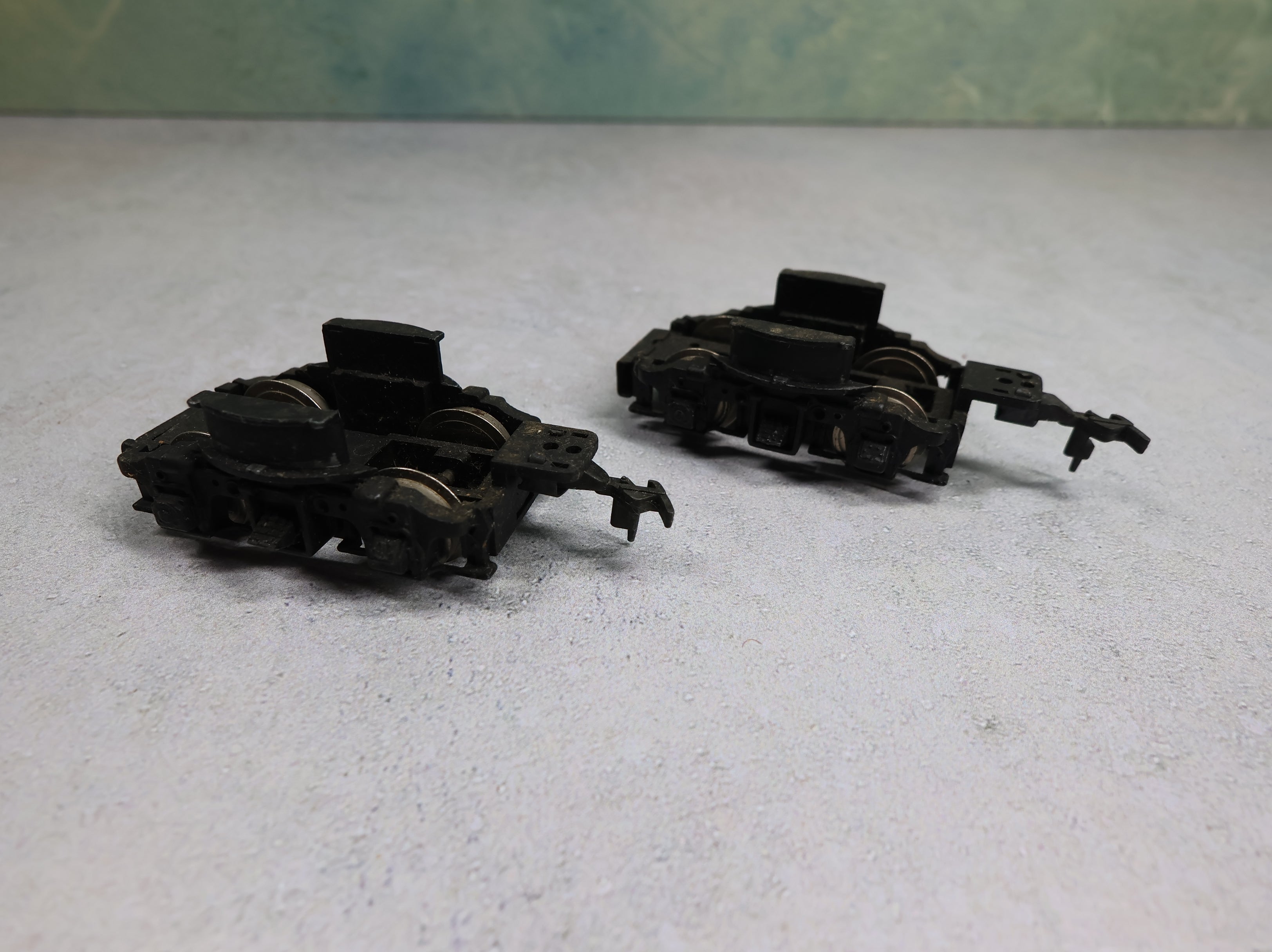 USED Fleischmann HO Scale Trucks with Horn-Hook Couplers