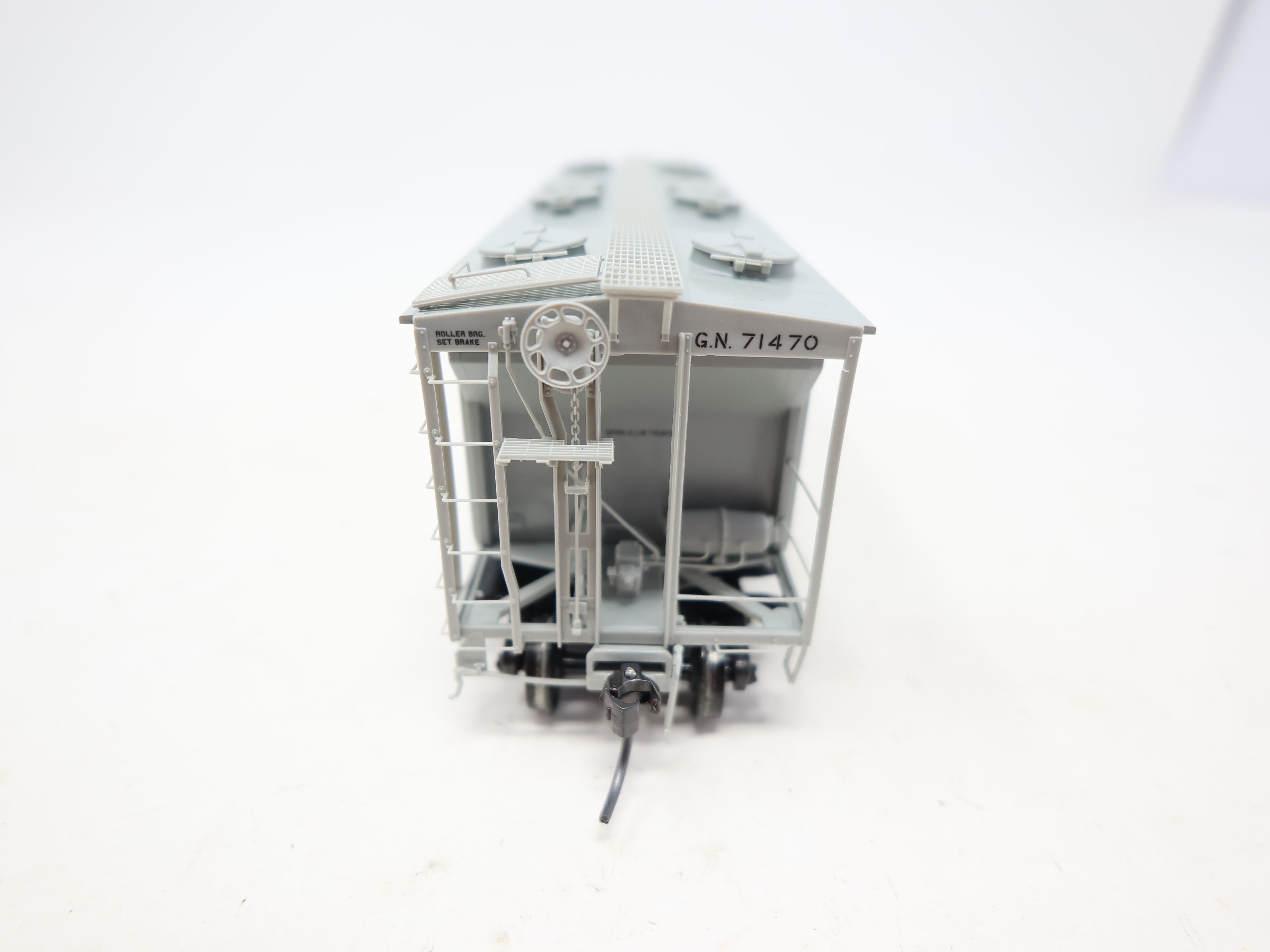 USED Kadee 8013 HO Scale, PS-2 Covered Hopper, Great Northern GN #71470